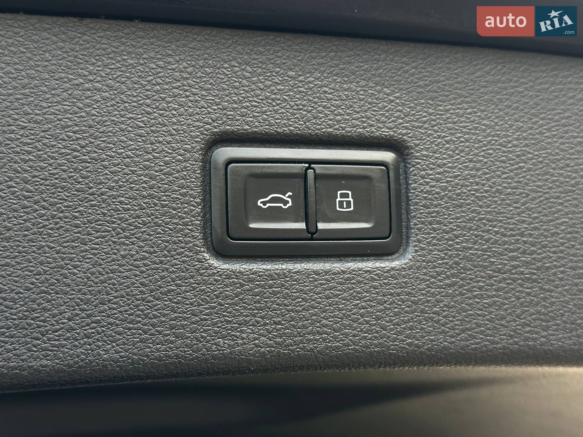 Audi Q7 2016 VIN WA1VAAF79HD037138 фото оголошення 18 з 18