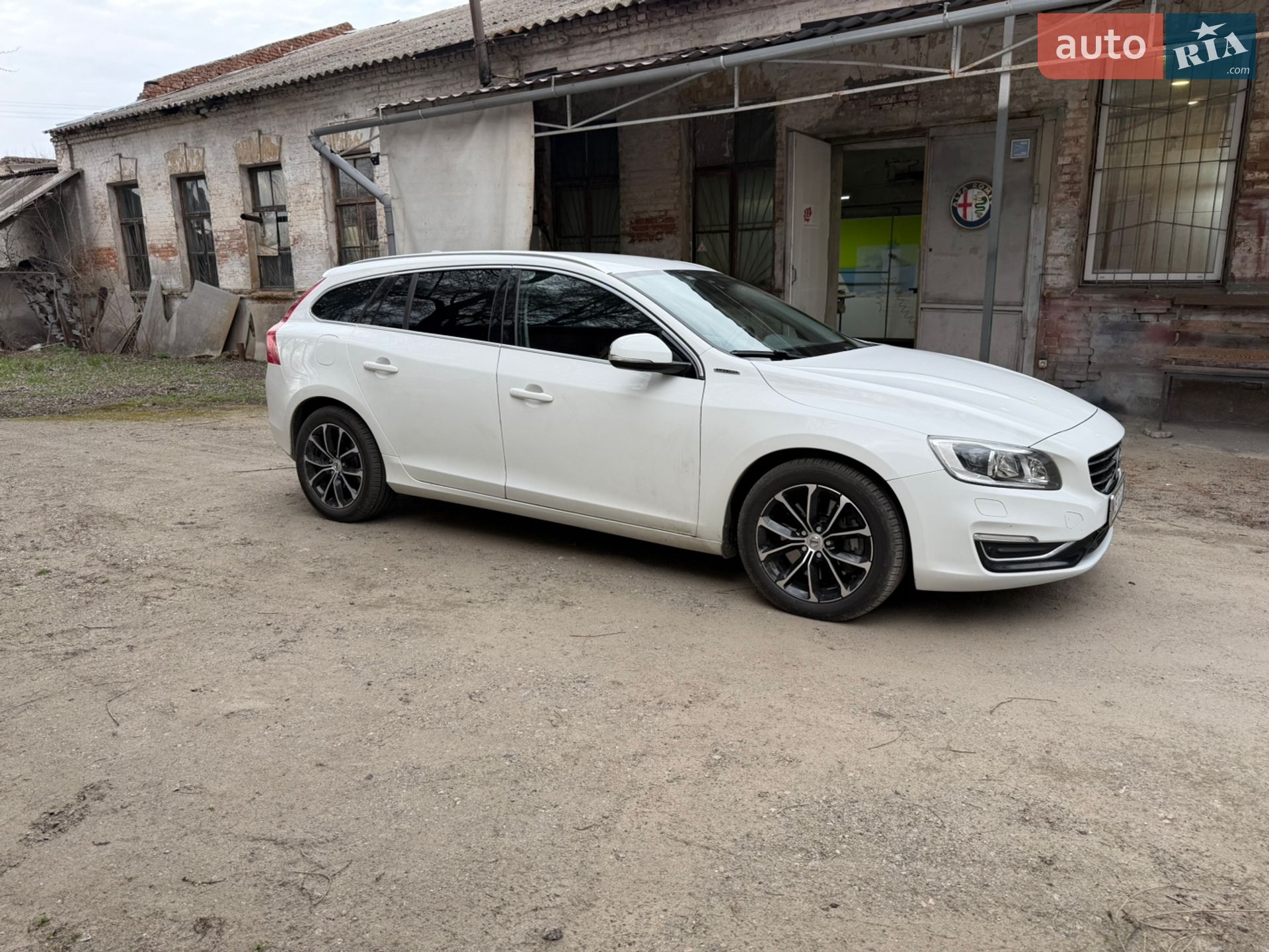 Volvo V60 2013 VIN YV1GWAA50E1188150 фото оголошення 4 з 11