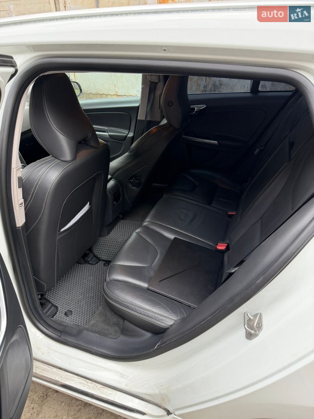 Volvo V60 2013 VIN YV1GWAA50E1188150 фото оголошення 10 з 11