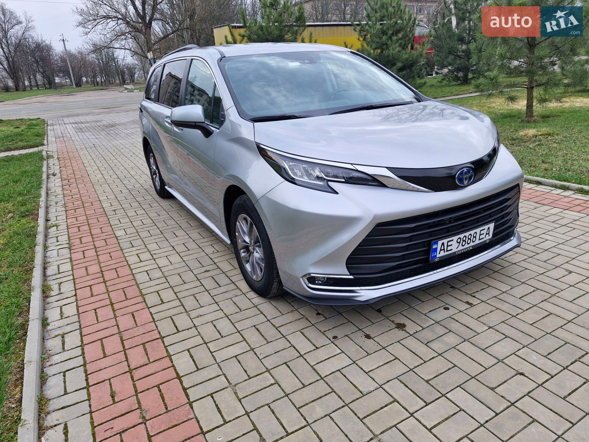 Toyota Sienna 2023 VIN 5TDKRKEC7PS172398 фото оголошення 2 з 18