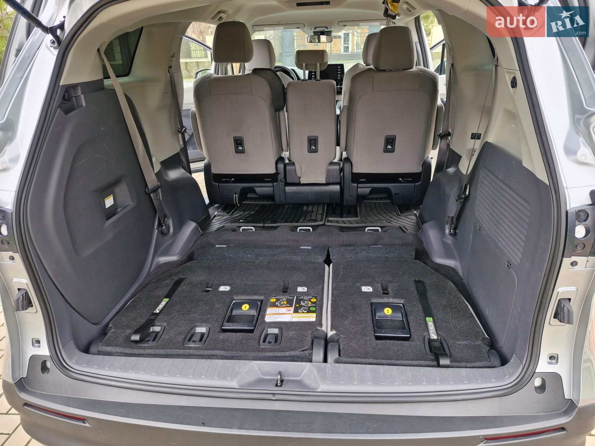 Toyota Sienna 2023 VIN 5TDKRKEC7PS172398 фото оголошення 13 з 18