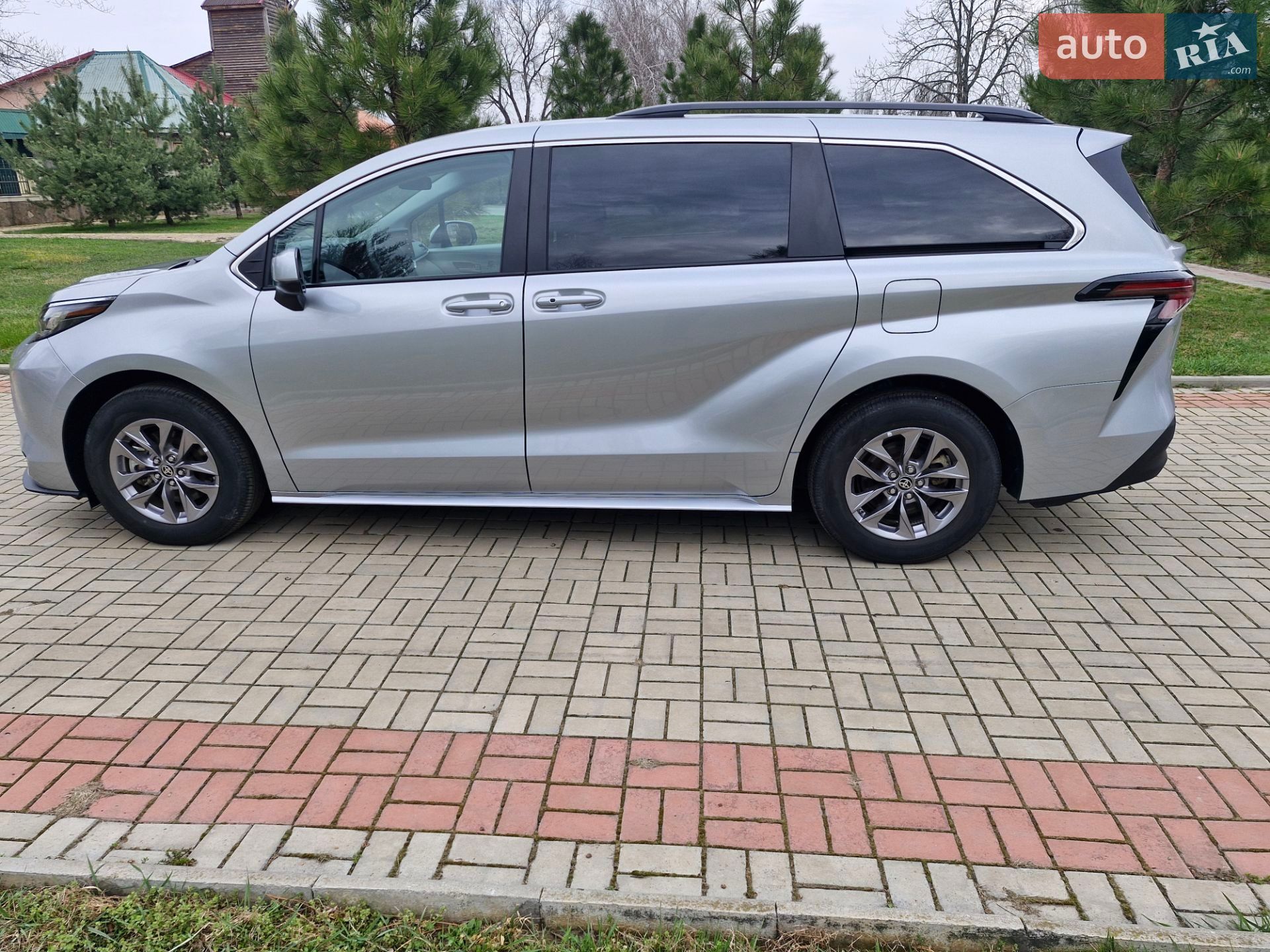 Toyota Sienna 2023 VIN 5TDKRKEC7PS172398 фото оголошення 14 з 18