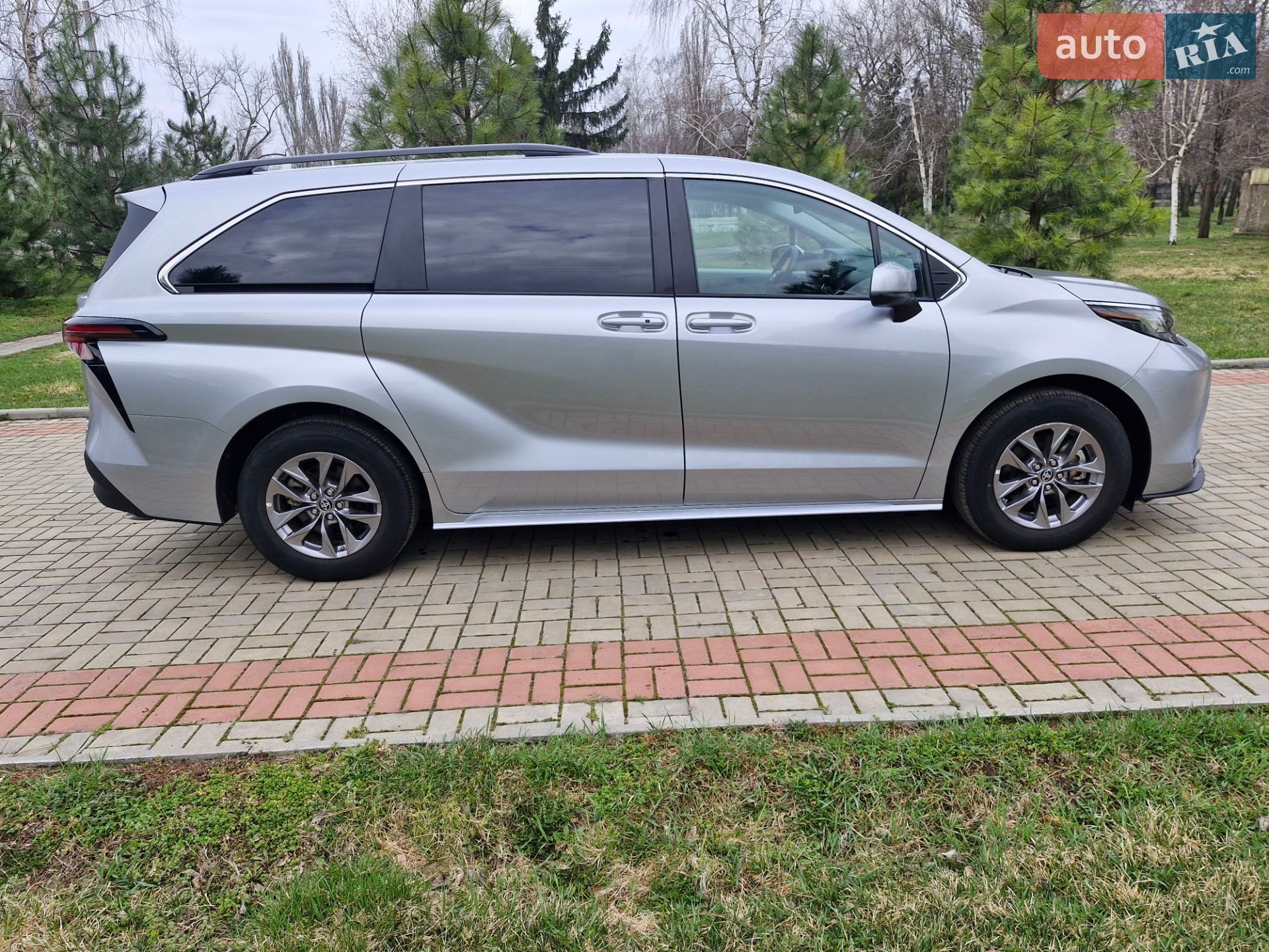 Toyota Sienna 2023 VIN 5TDKRKEC7PS172398 фото оголошення 15 з 18