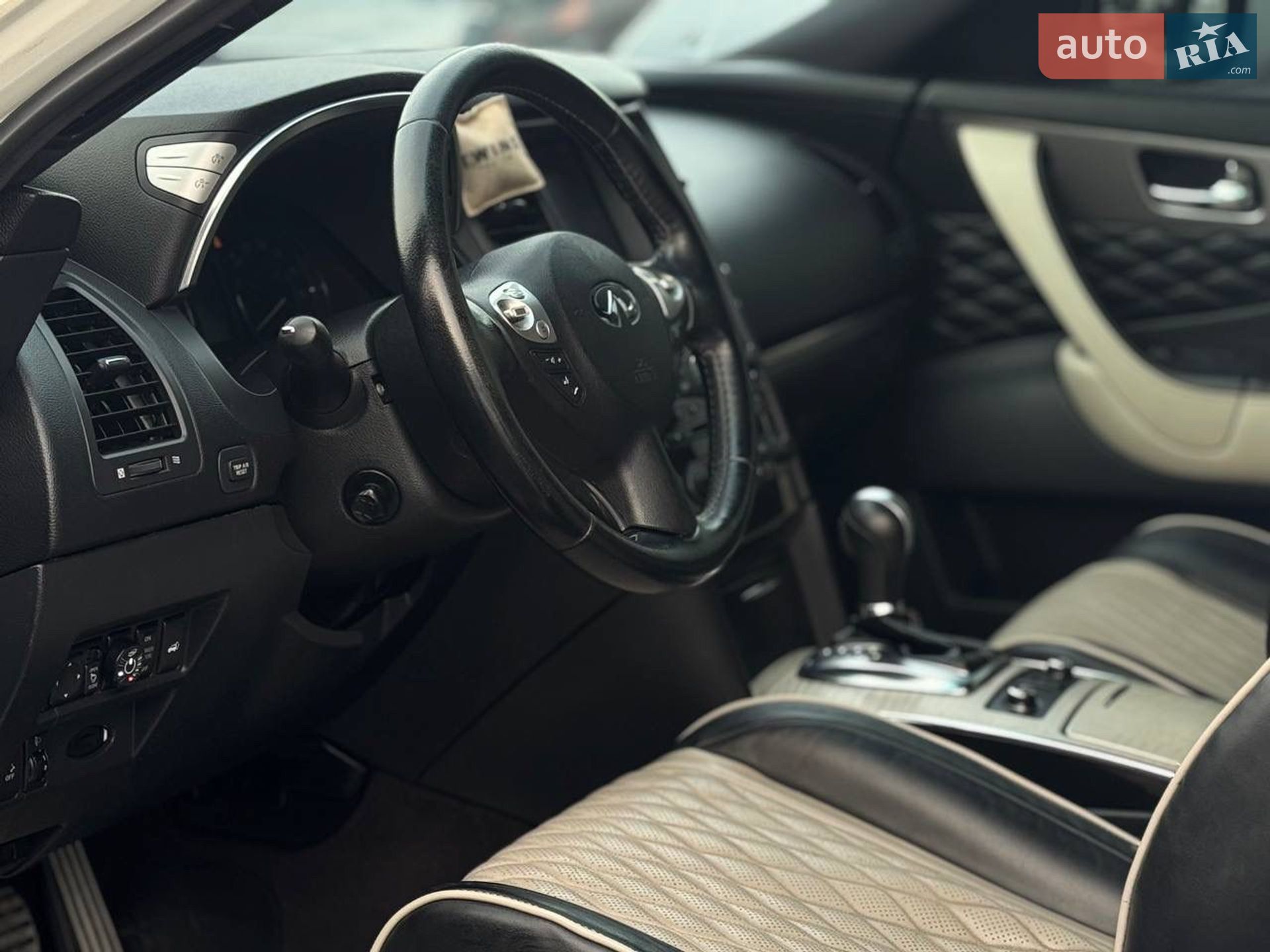 Infiniti QX70 2016 VIN JN8CS1MW7HM410914 фото оголошення 15 з 18