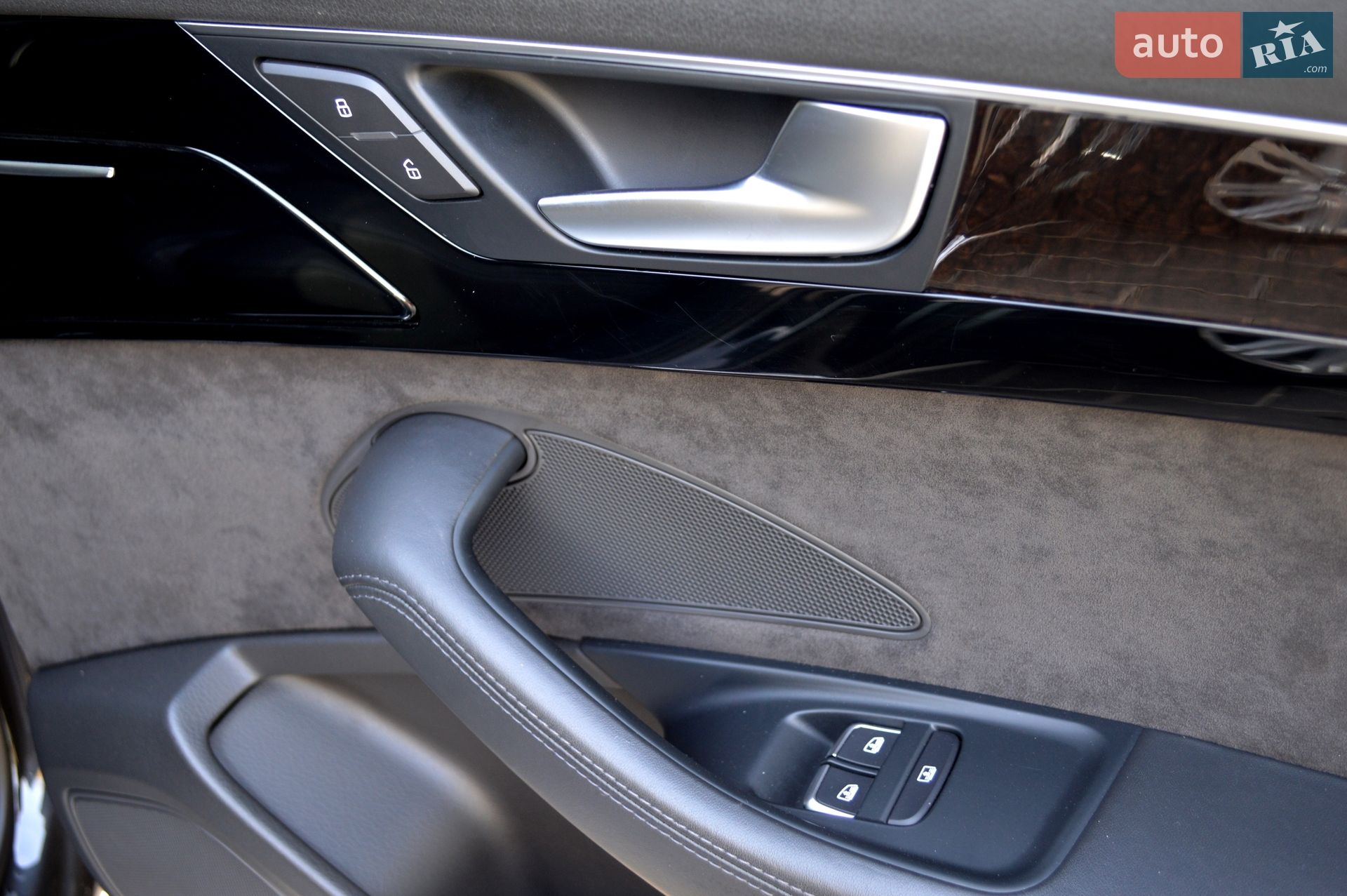 Audi A8 2012 VIN WAURGAFD3DN000695 фото оголошення 37 з 50