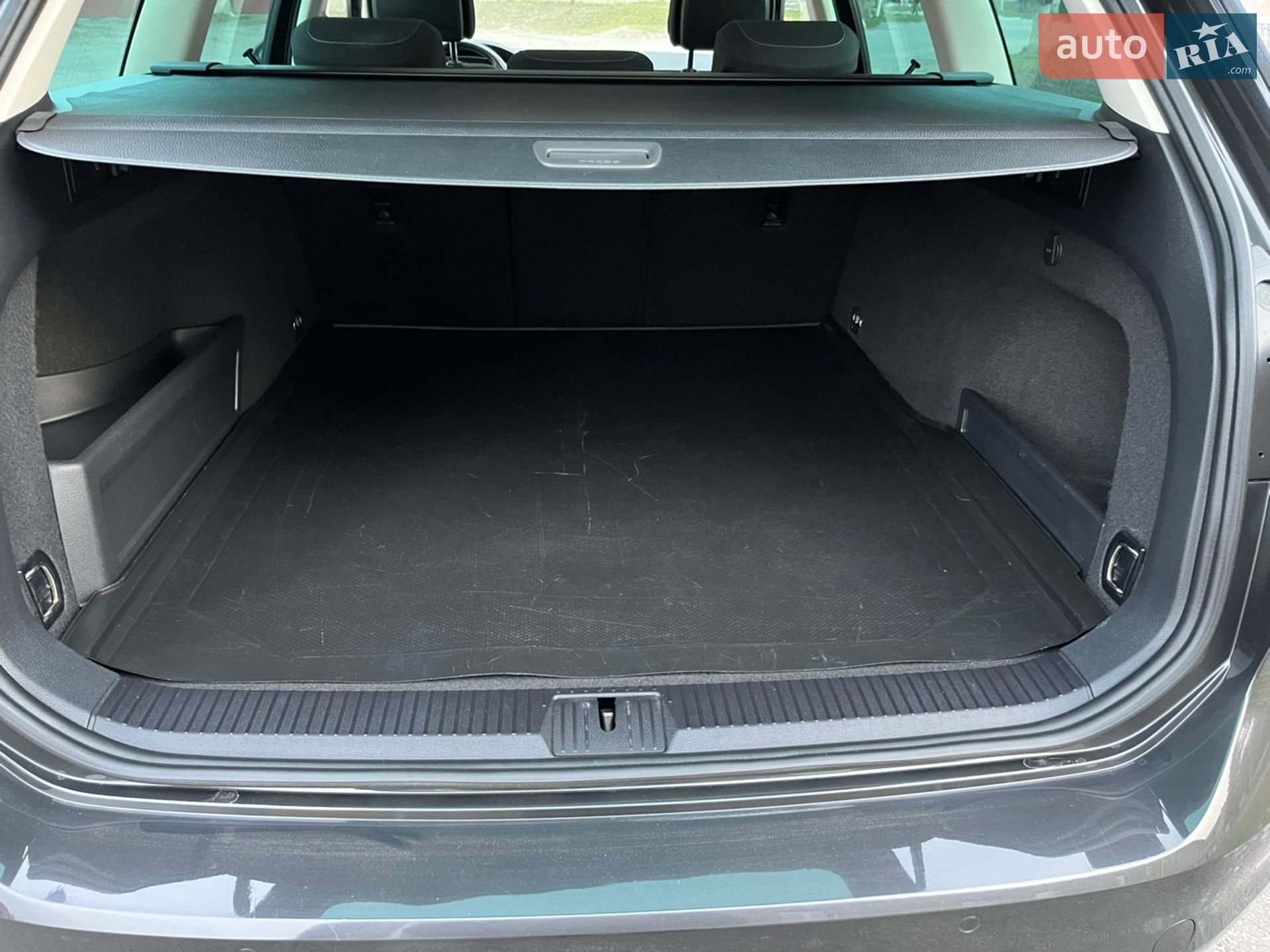 Volkswagen Passat 2018 VIN WVWZZZ3CZJE199137 фото оголошення 15 з 48
