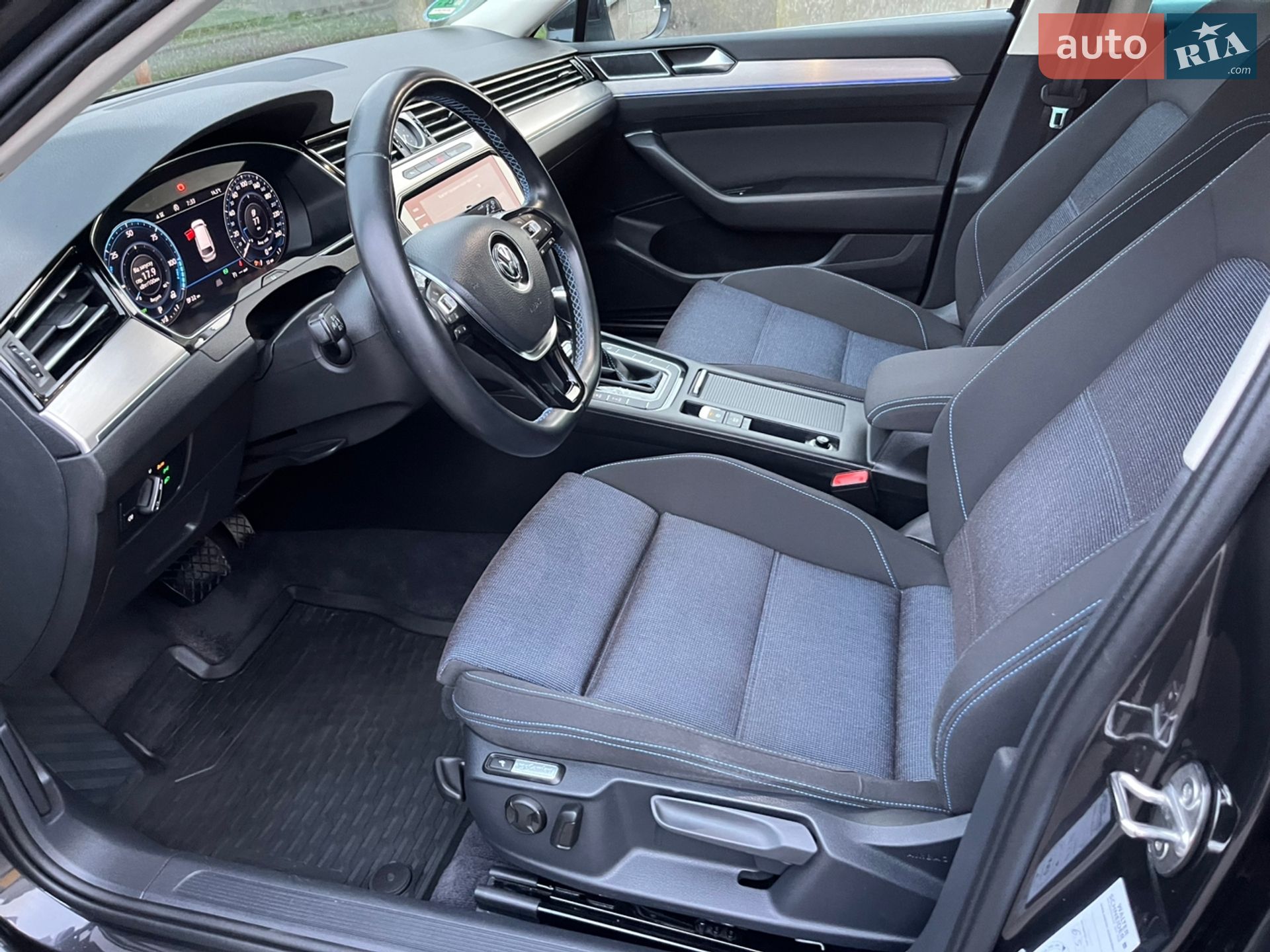 Volkswagen Passat 2018 VIN WVWZZZ3CZJE199137 фото оголошення 25 з 48