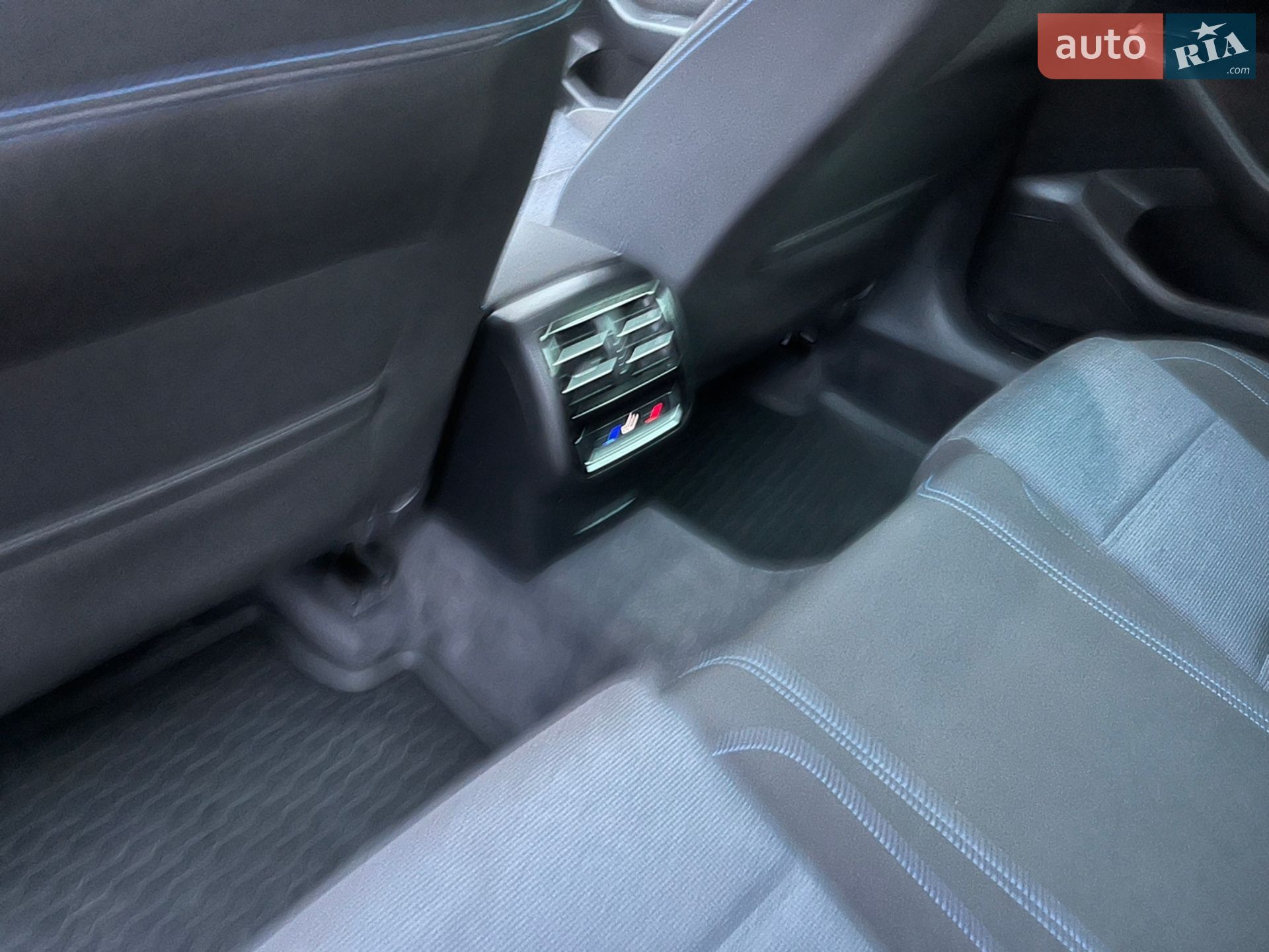 Volkswagen Passat 2018 VIN WVWZZZ3CZJE199137 фото оголошення 44 з 48