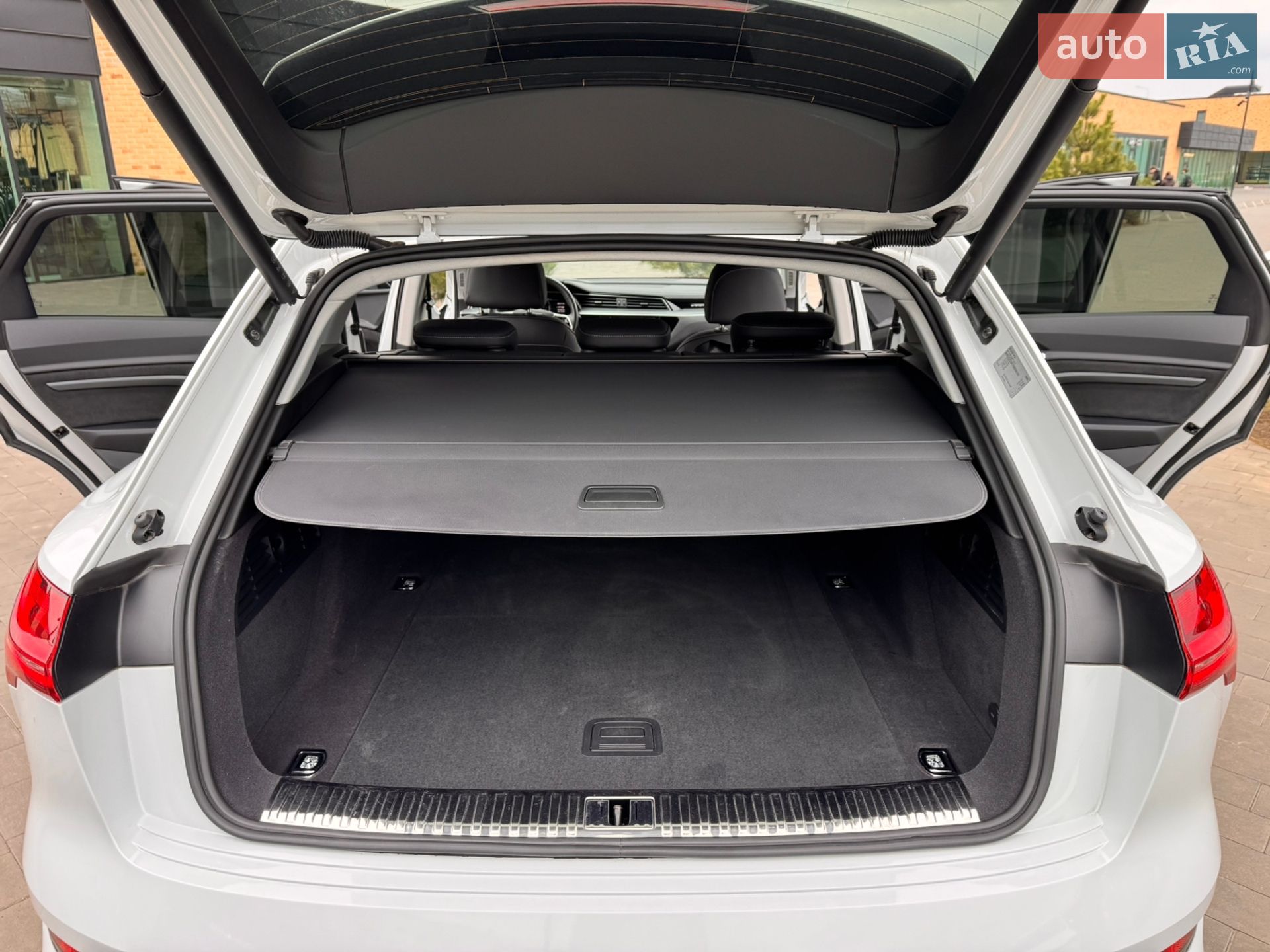 Audi e-tron 2022 VIN WAUZZZGE7NB034187 фото оголошення 4 з 66