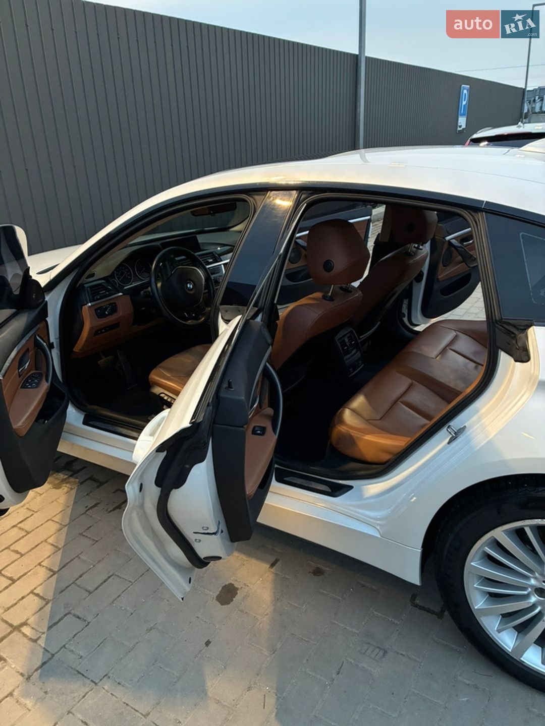 BMW 4 Series Gran Coupe 2015 VIN WBA4C9C51FG135442 фото оголошення 2 з 23