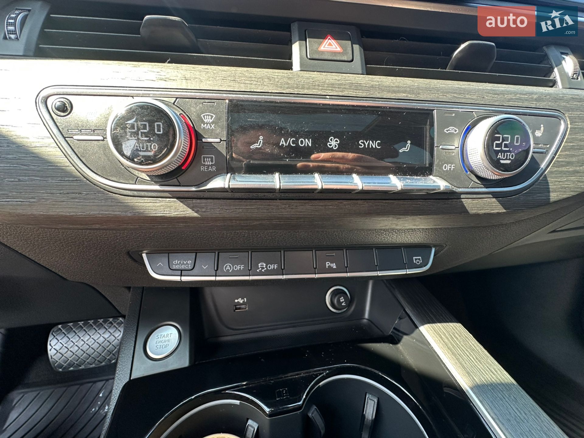 Audi A4 2020 VIN WAUDAAF41MN004496 фото оголошення 12 з 35