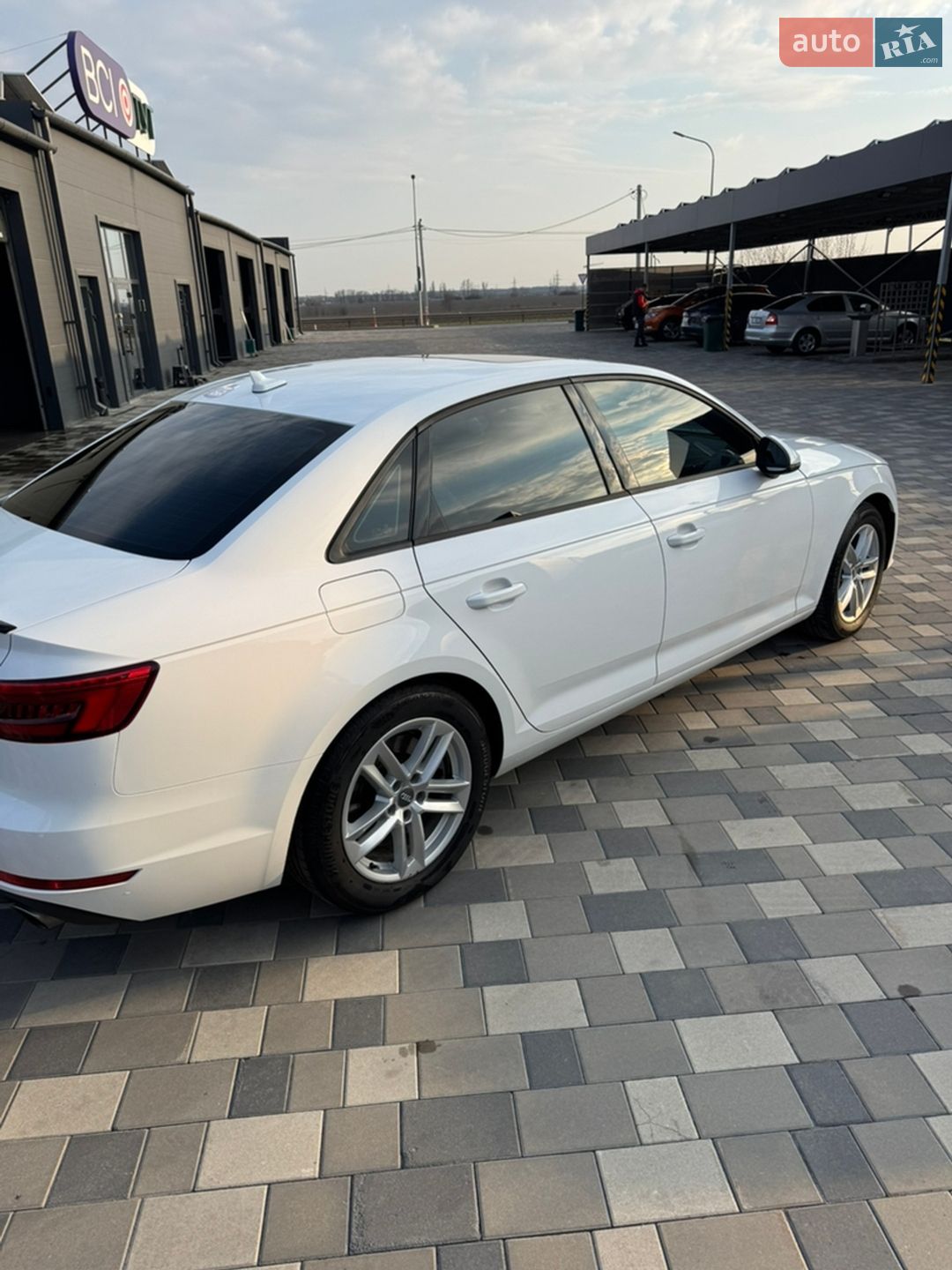 Audi A4 2017 VIN WAUGNAF41HN057657 фото оголошення 6 з 24