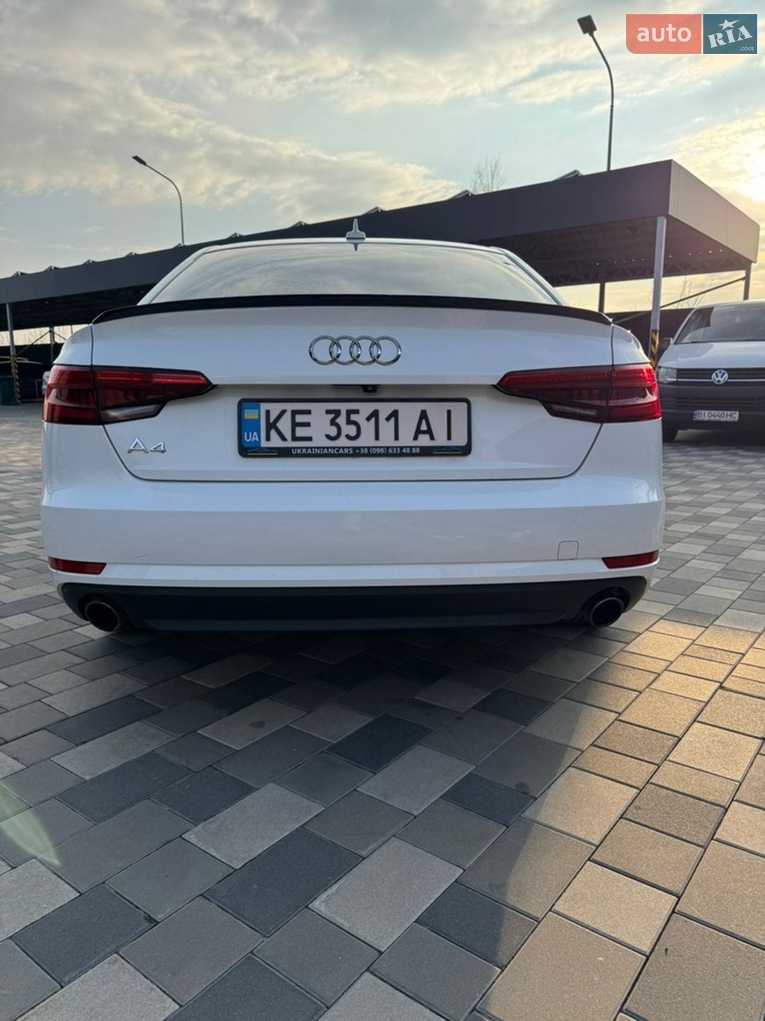 Audi A4 2017 VIN WAUGNAF41HN057657 фото оголошення 10 з 24