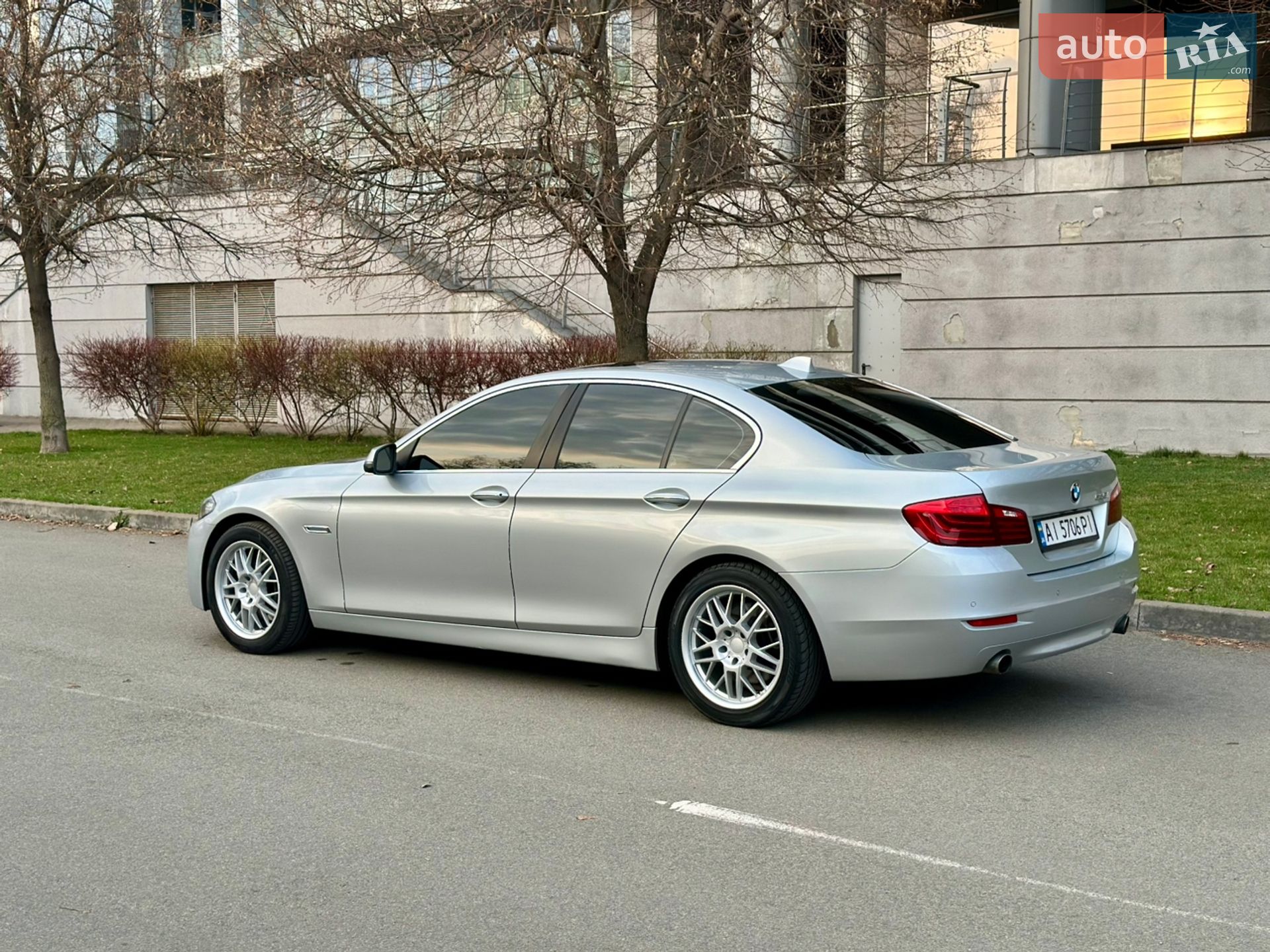 BMW 5 Series 2016 VIN WBA5B1C59GG134694 фото оголошення 2 з 15