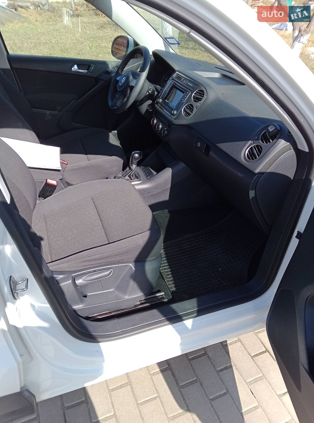 Volkswagen Tiguan 2017 VIN WVGBV7AX0HK053971 фото оголошення 3 з 15
