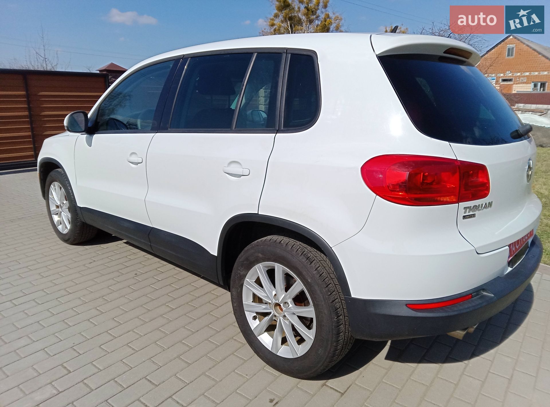 Volkswagen Tiguan 2017 VIN WVGBV7AX0HK053971 фото оголошення 5 з 15