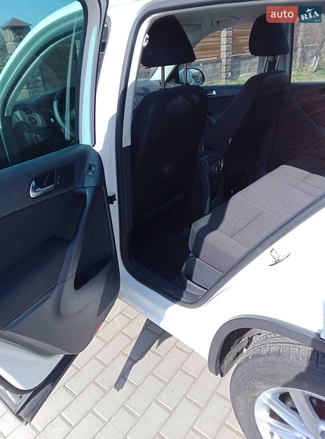 Volkswagen Tiguan 2017 VIN WVGBV7AX0HK053971 фото оголошення 6 з 15