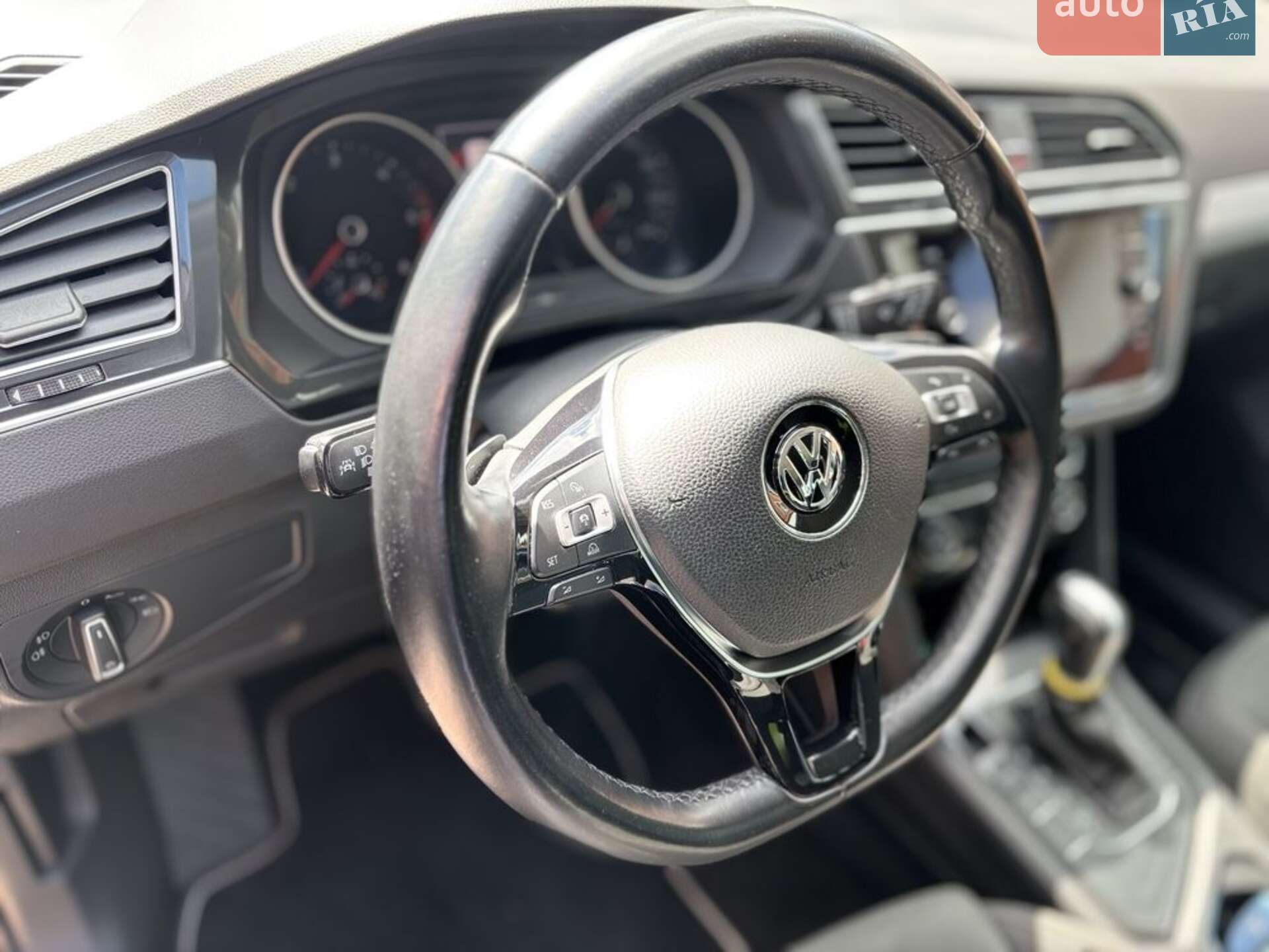 Volkswagen Tiguan 2018 VIN WVGZZZ5NZJW446511 фото оголошення 14 з 26