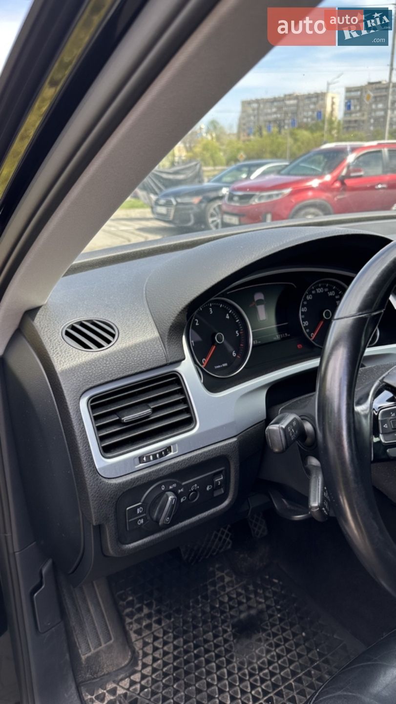 Volkswagen Touareg 2011 VIN WVGZZZ7PZCD013903 фото оголошення 10 з 22