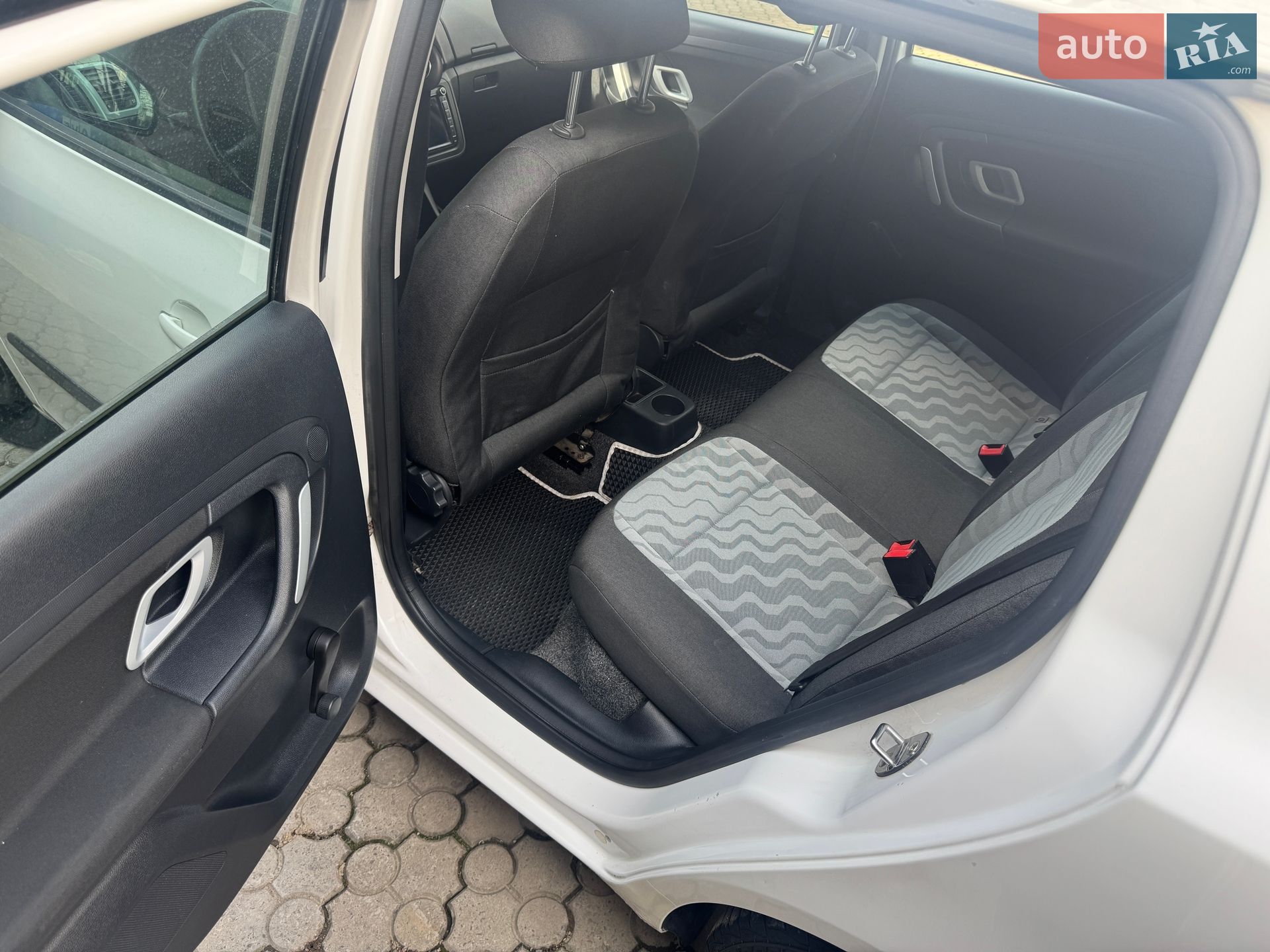 Skoda Fabia 2008 VIN TMBBF25J483176256 фото оголошення 4 з 6