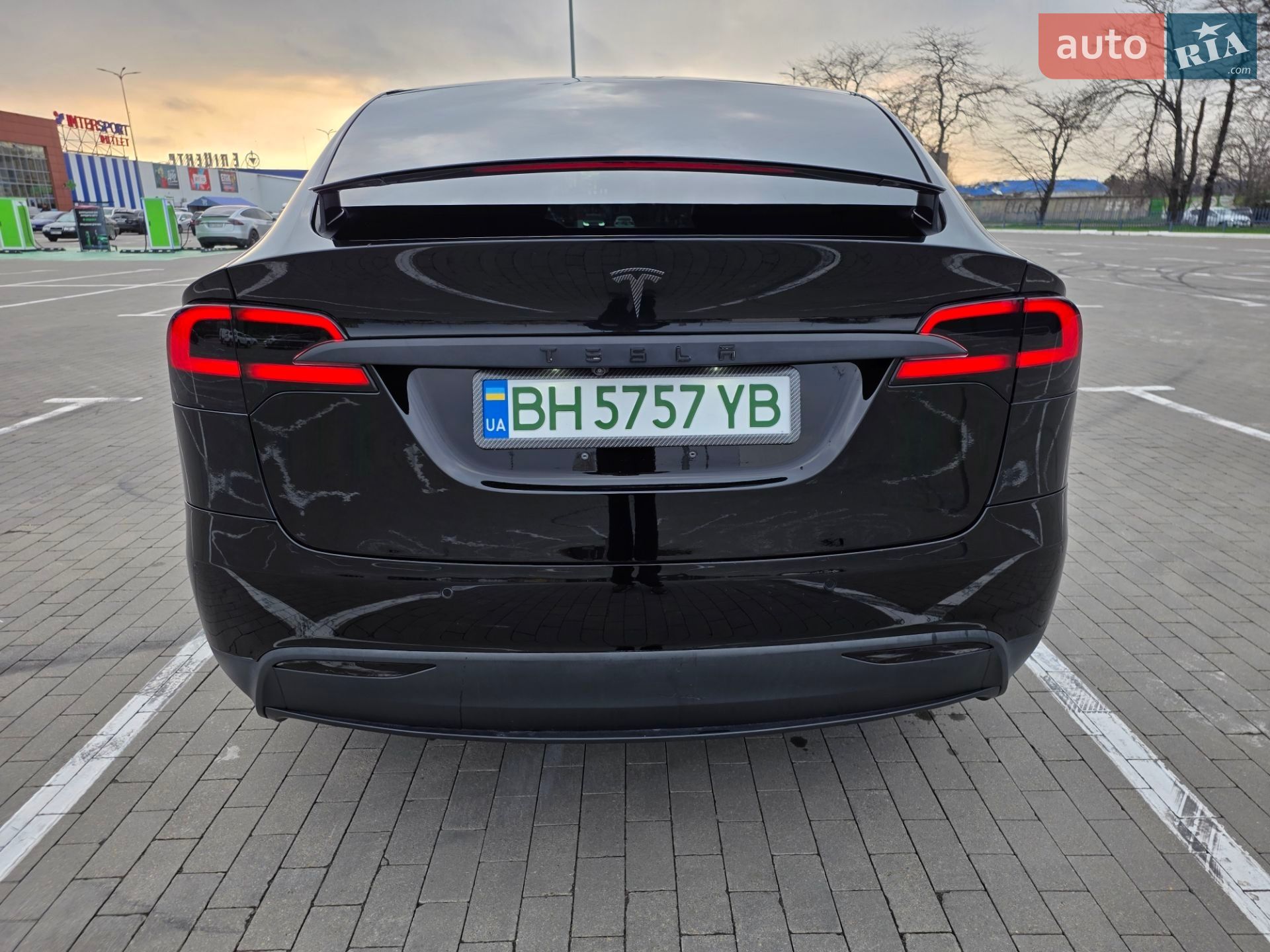 Tesla Model X 2016 VIN 5YJXCBE21GF011984 фото оголошення 8 з 43
