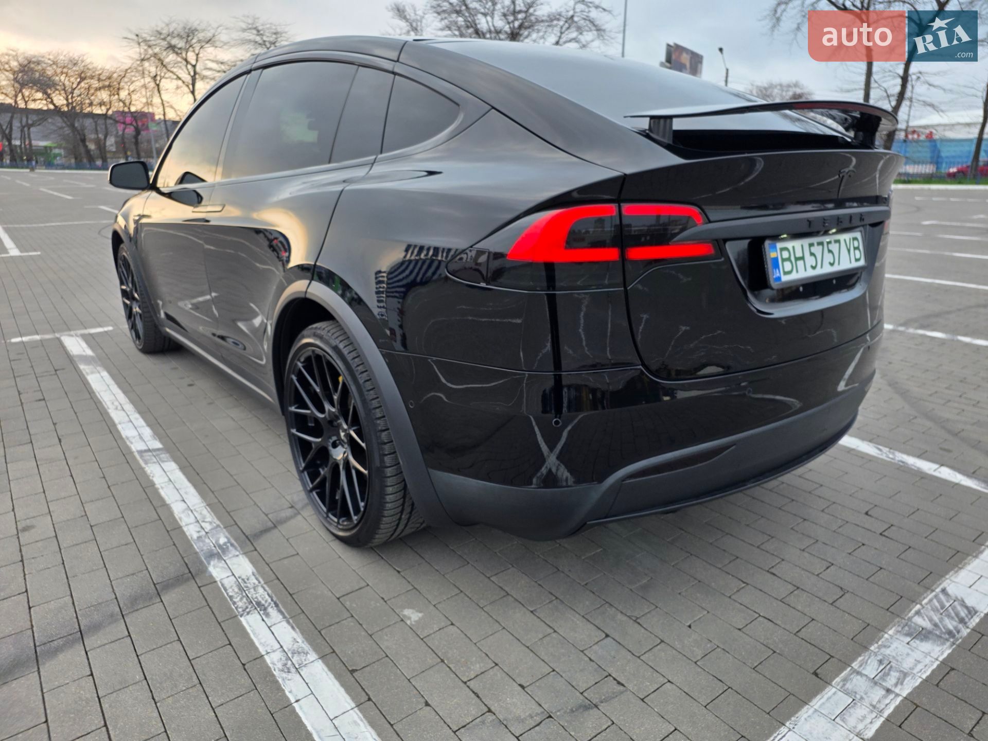 Tesla Model X 2016 VIN 5YJXCBE21GF011984 фото оголошення 16 з 43