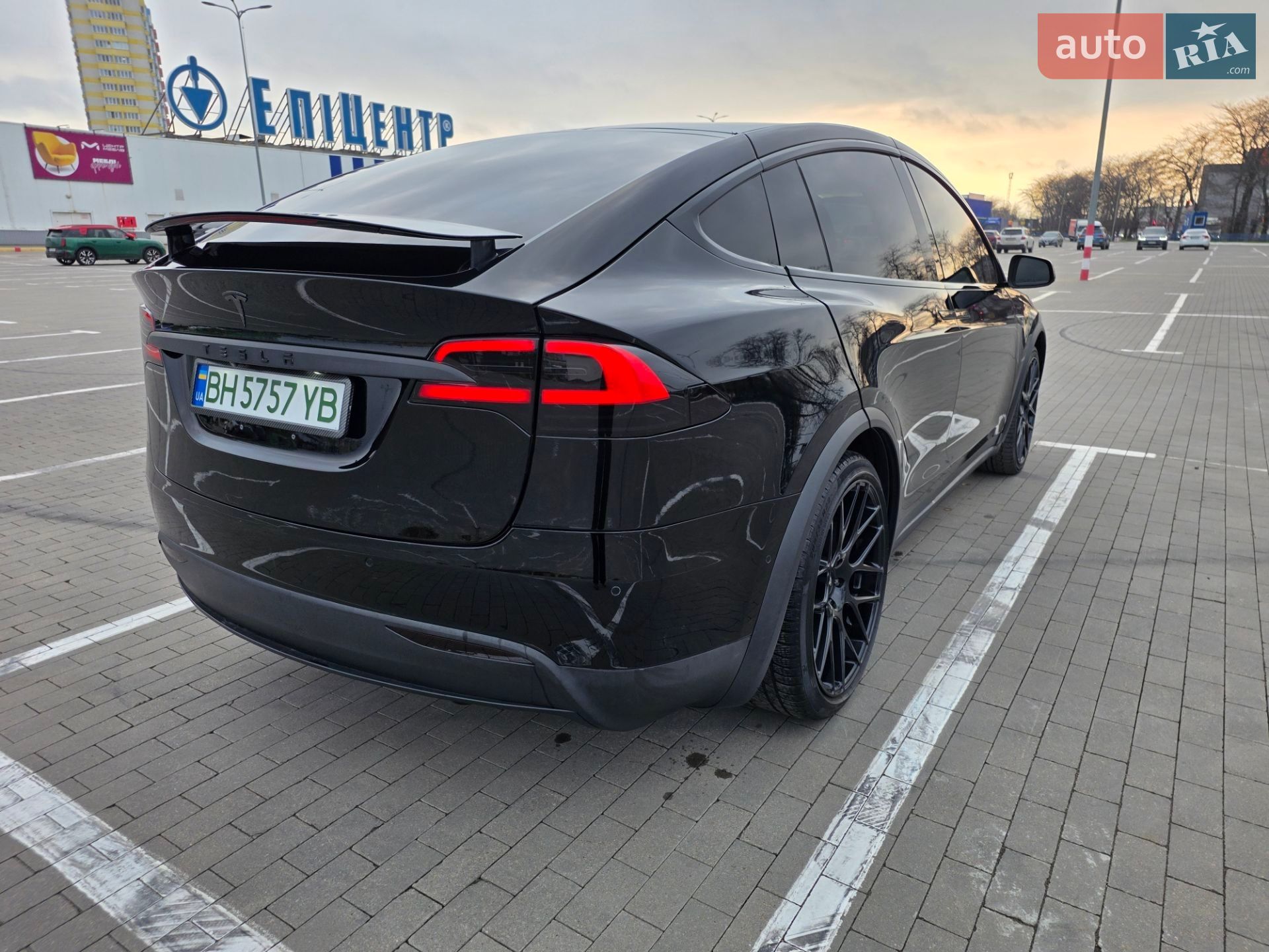 Tesla Model X 2016 VIN 5YJXCBE21GF011984 фото оголошення 18 з 43