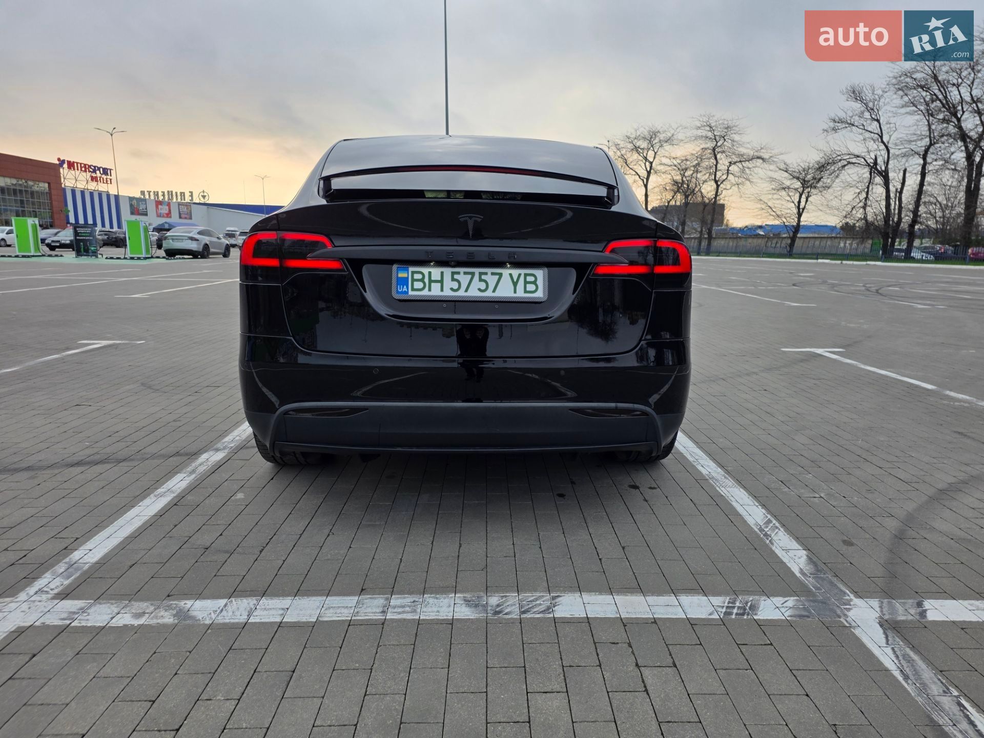 Tesla Model X 2016 VIN 5YJXCBE21GF011984 фото оголошення 19 з 43