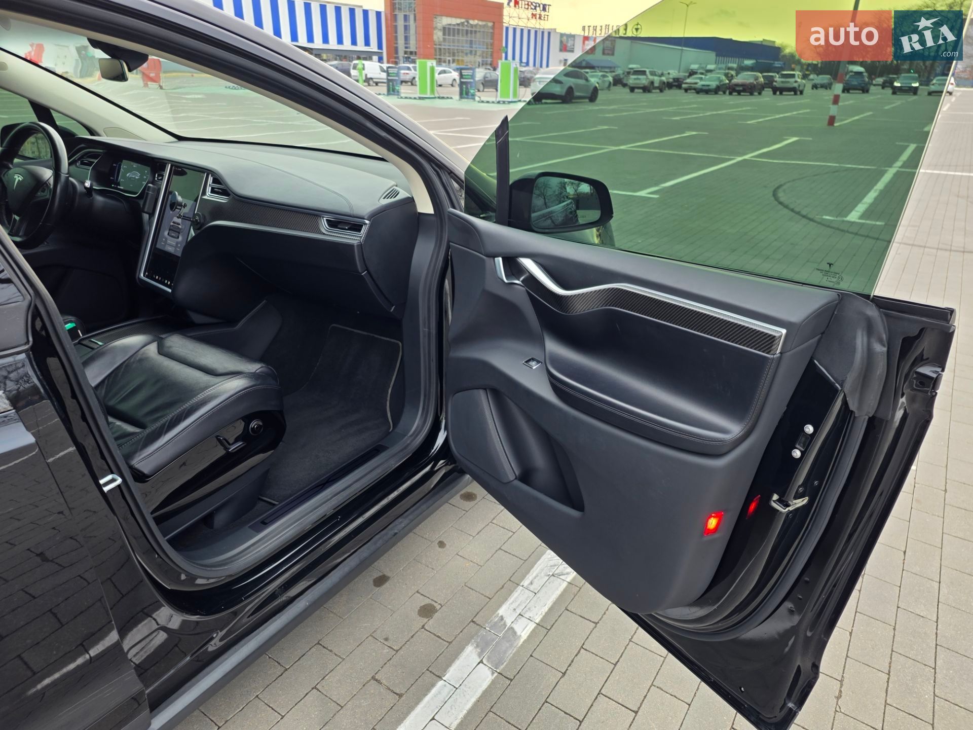 Tesla Model X 2016 VIN 5YJXCBE21GF011984 фото оголошення 24 з 43