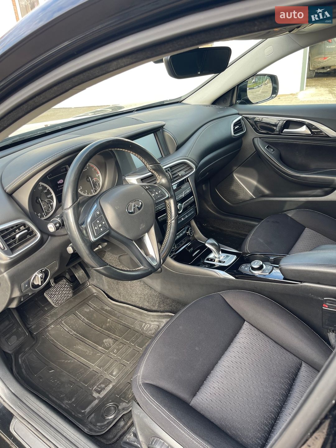 Infiniti QX30 2017 VIN SJKCH5CP2HA034889 фото оголошення 12 з 19