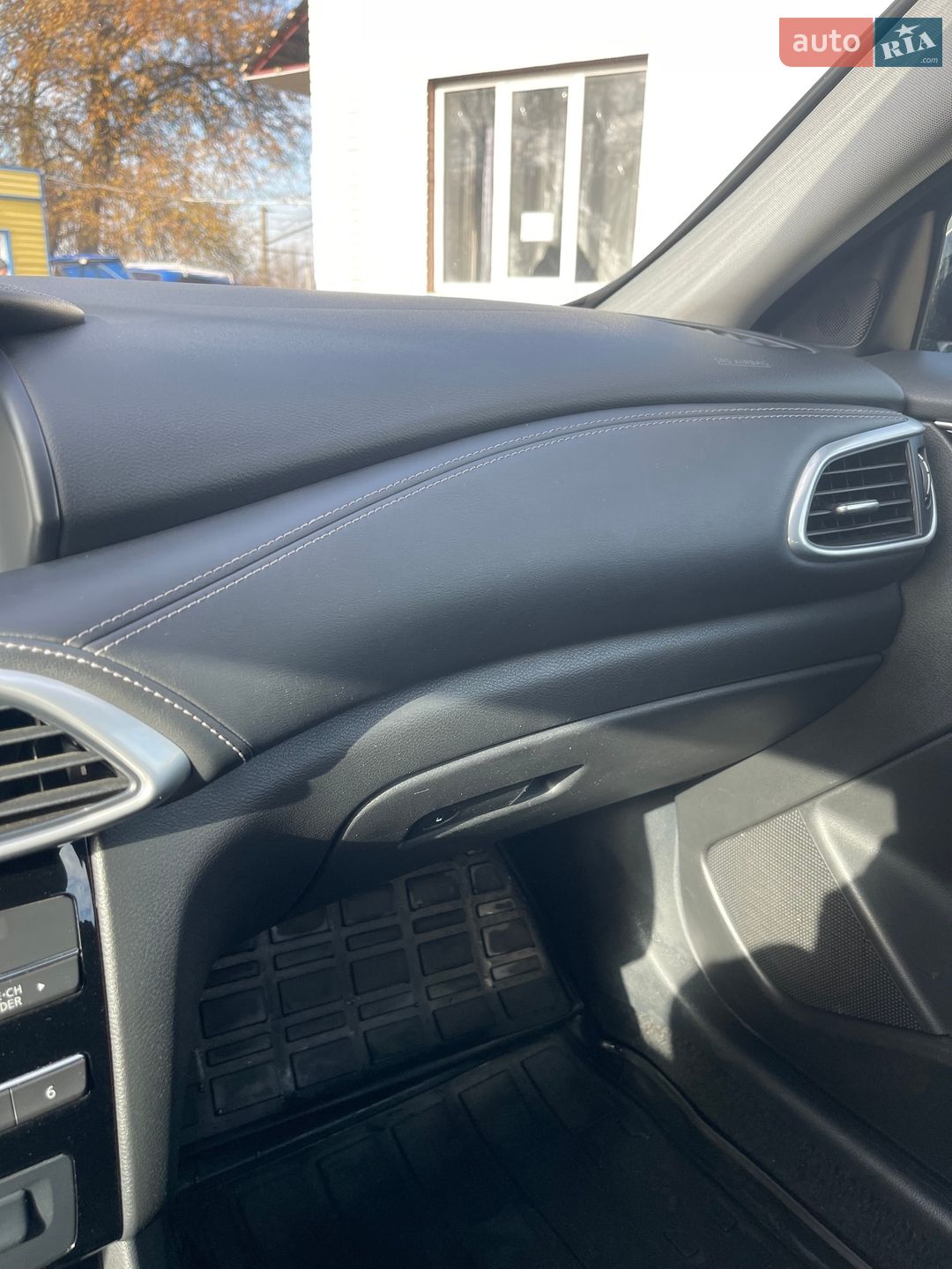 Infiniti QX30 2017 VIN SJKCH5CP2HA034889 фото оголошення 17 з 19