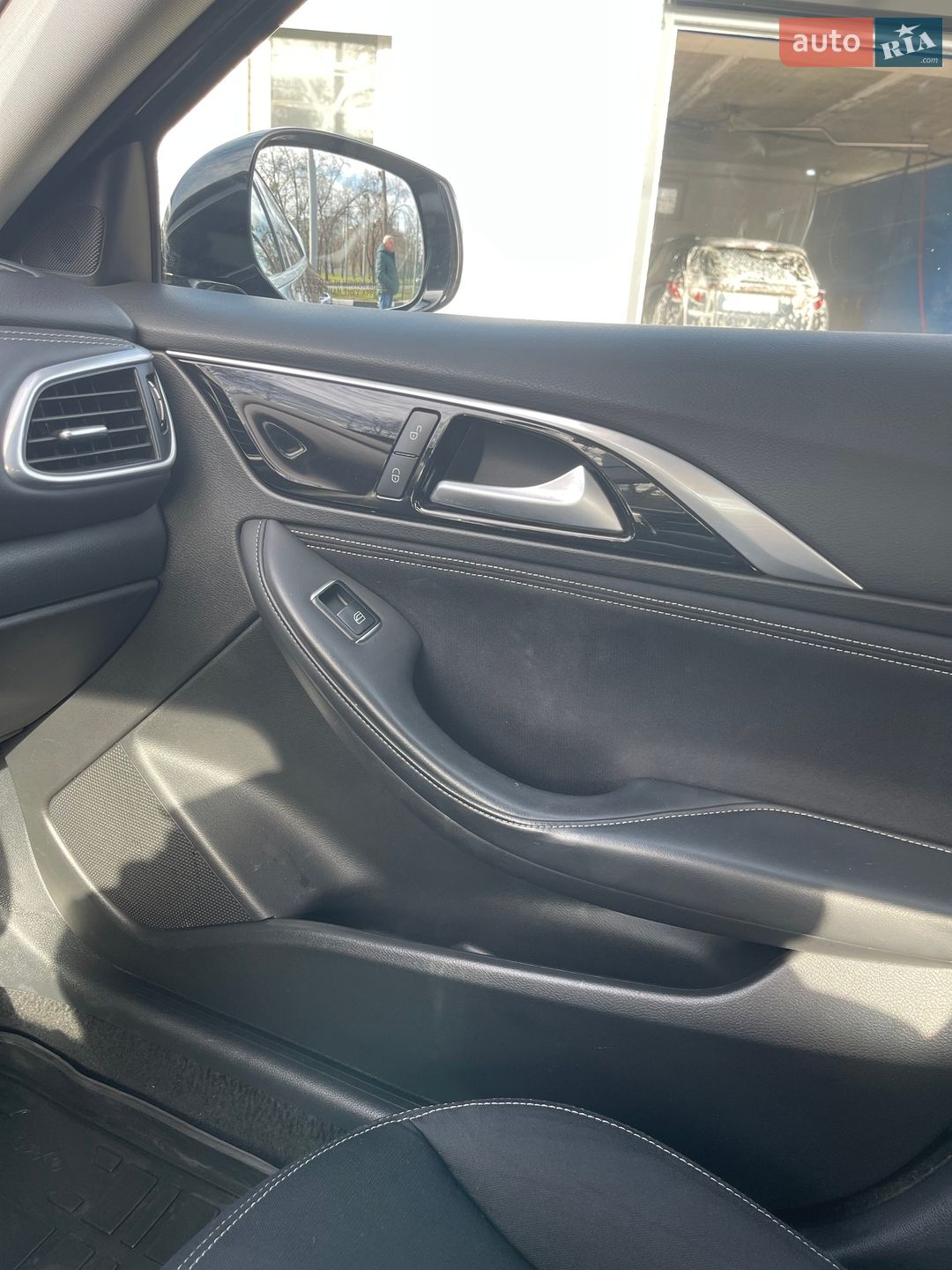 Infiniti QX30 2017 VIN SJKCH5CP2HA034889 фото оголошення 18 з 19