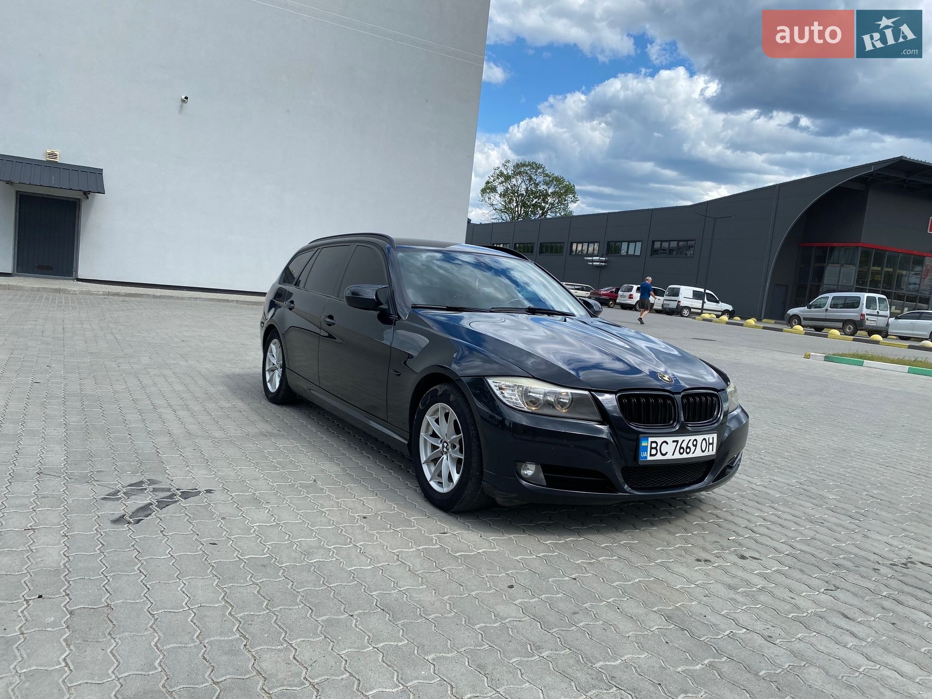 BMW 3 Series 2011 VIN WBAUT310X0F020324 фото оголошення 4 з 17