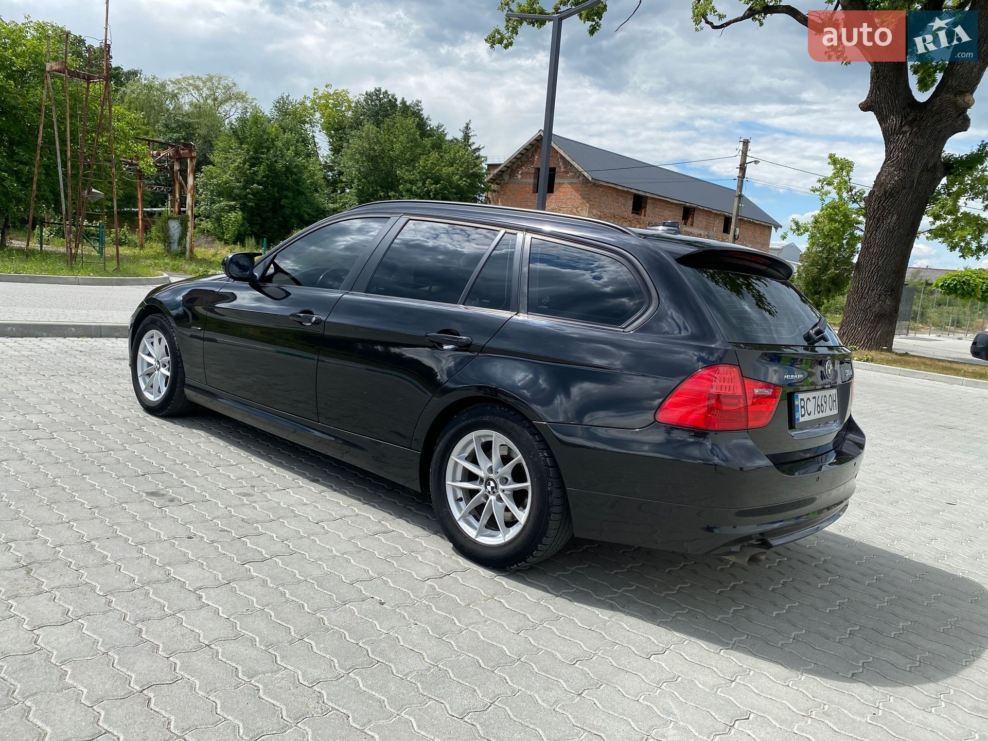 BMW 3 Series 2011 VIN WBAUT310X0F020324 фото оголошення 10 з 17