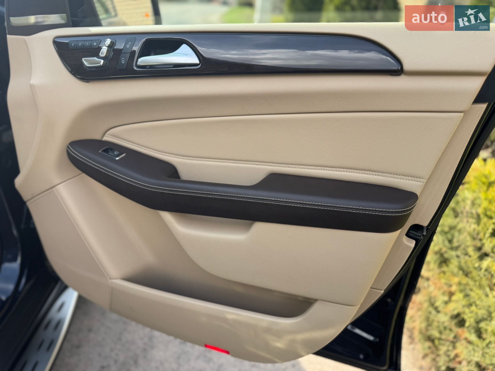 Mercedes-Benz GLS-Class 2017 VIN 4JGDF6EE6JB067274 фото оголошення 9 з 23
