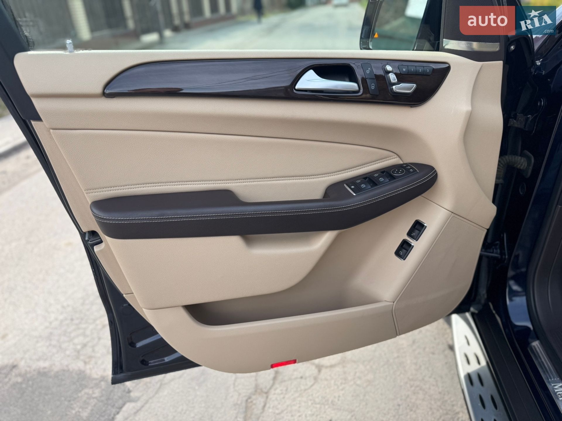 Mercedes-Benz GLS-Class 2017 VIN 4JGDF6EE6JB067274 фото оголошення 16 з 23