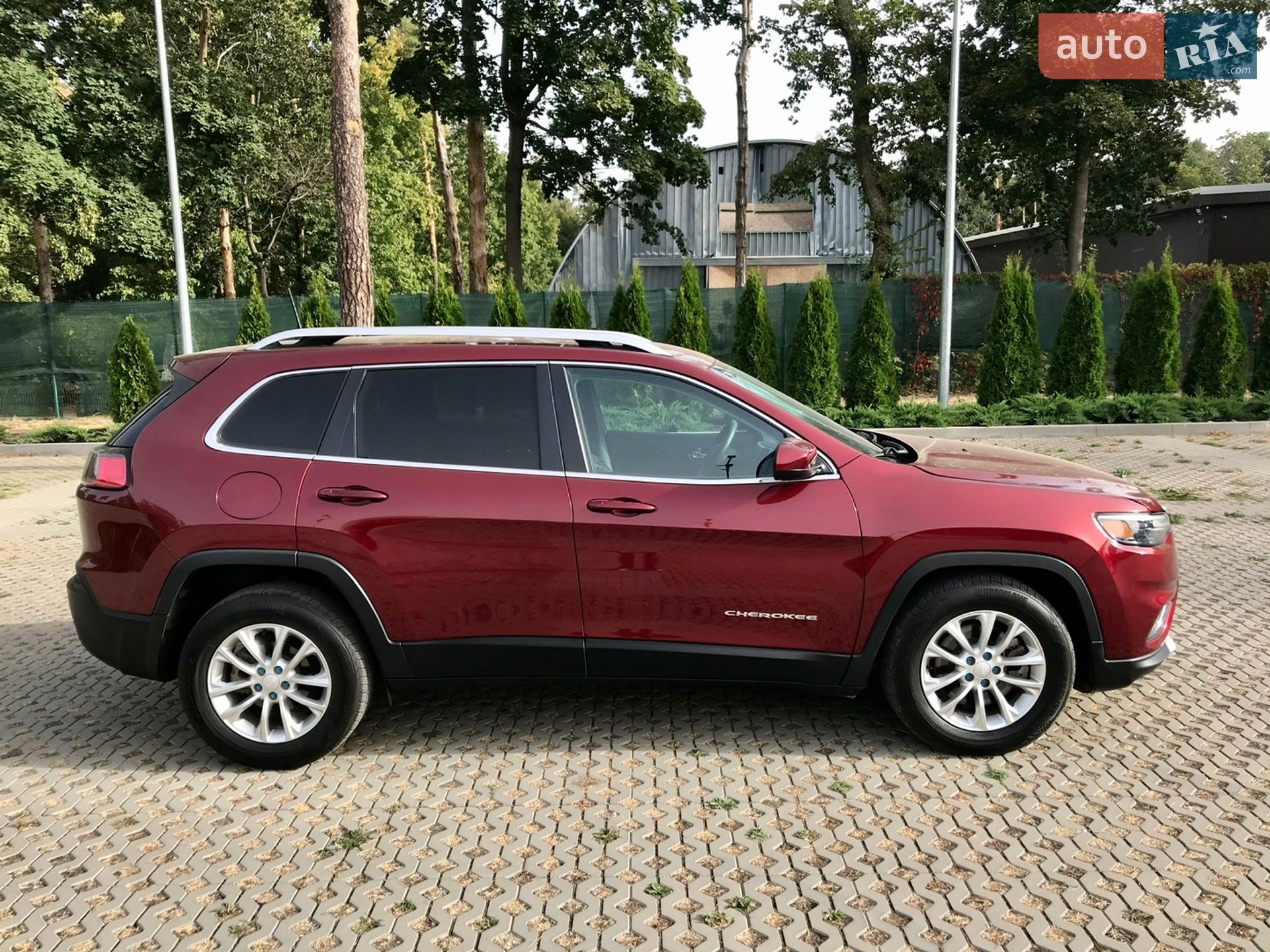 Jeep Cherokee 2018 VIN 1C4PJLCB2KD187361 фото оголошення 5 з 32