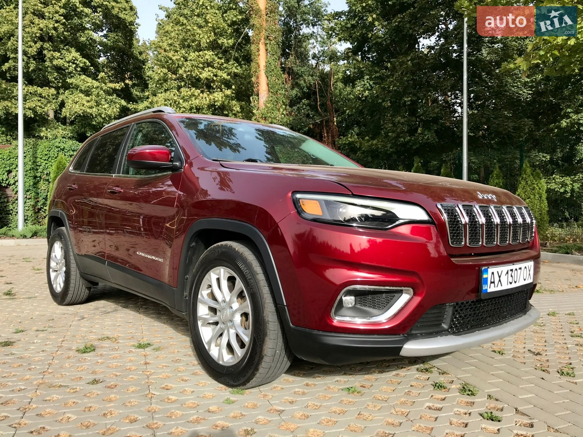 Jeep Cherokee 2018 VIN 1C4PJLCB2KD187361 фото оголошення 10 з 32