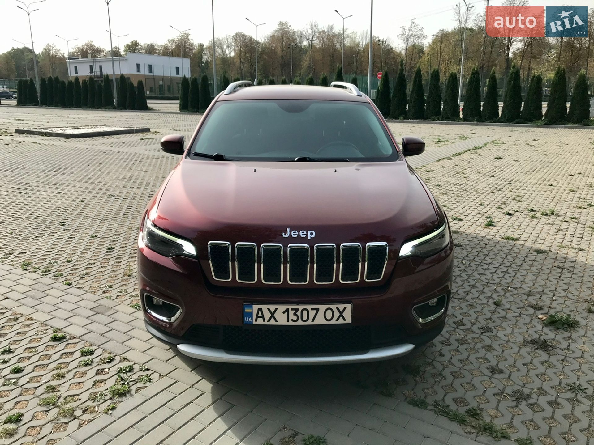 Jeep Cherokee 2018 VIN 1C4PJLCB2KD187361 фото оголошення 12 з 32