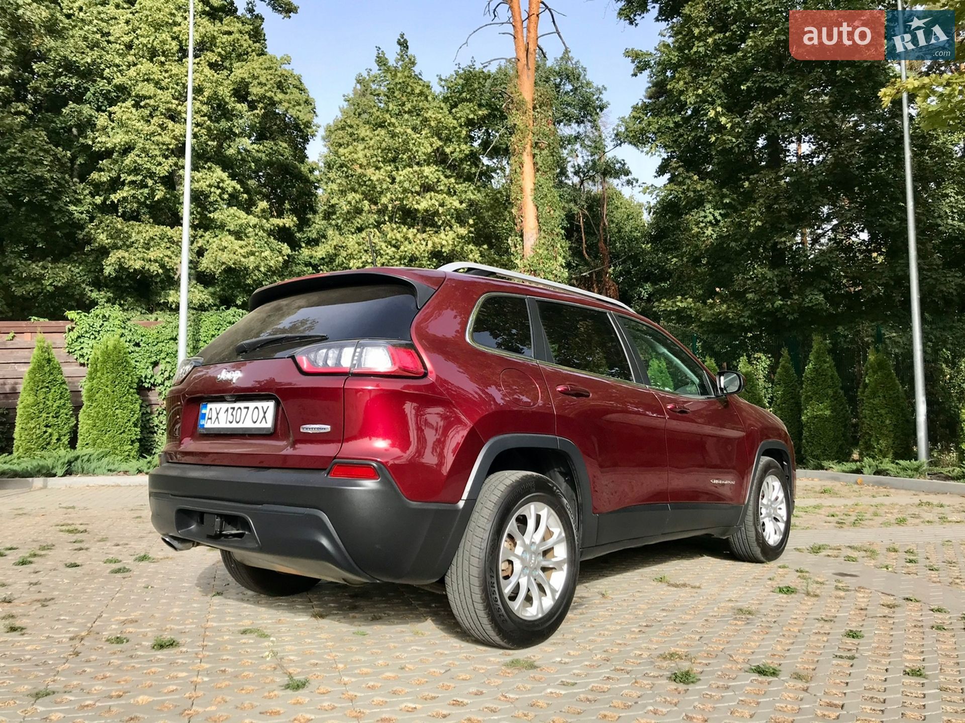 Jeep Cherokee 2018 VIN 1C4PJLCB2KD187361 фото оголошення 17 з 32
