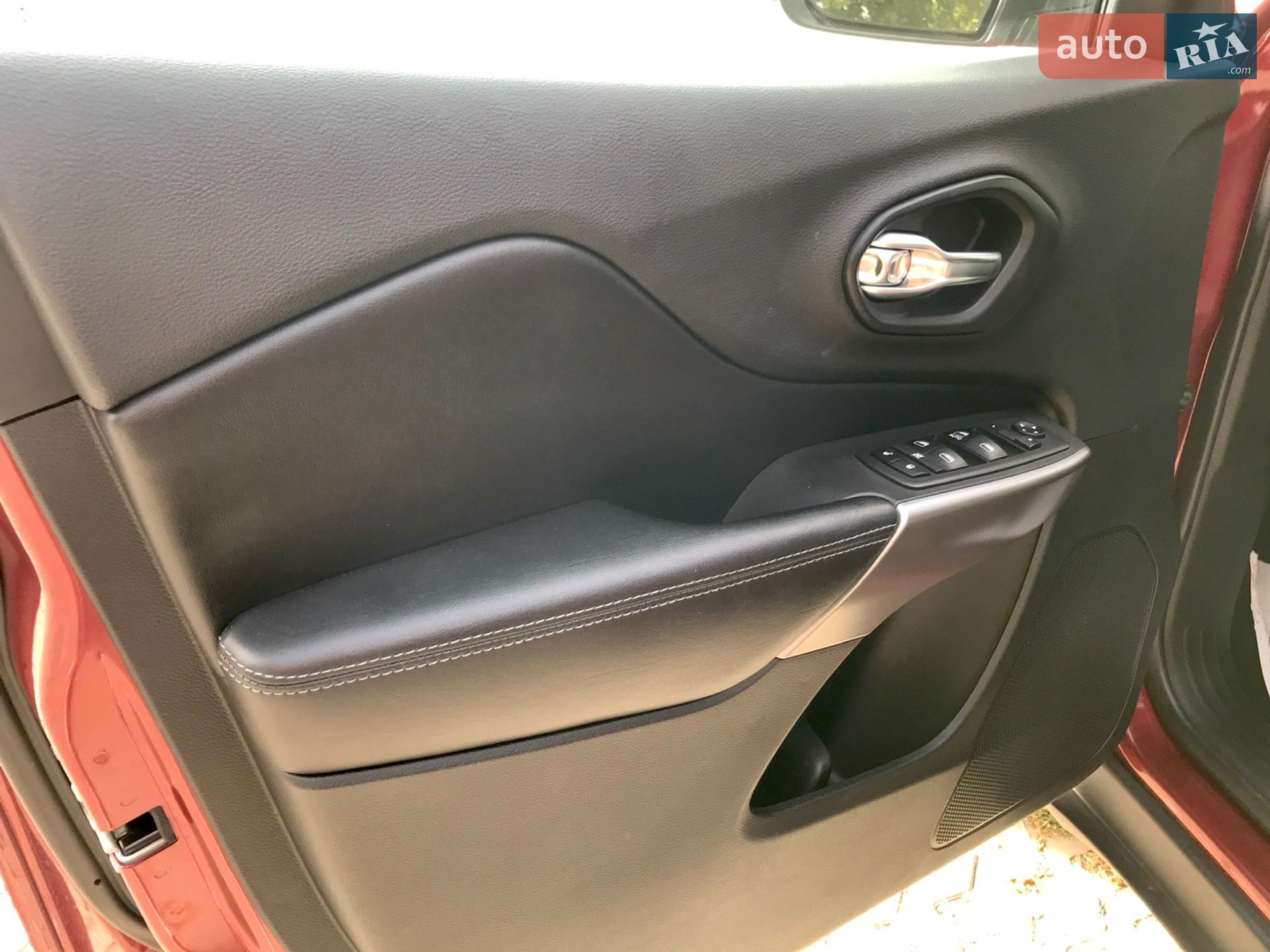 Jeep Cherokee 2018 VIN 1C4PJLCB2KD187361 фото оголошення 20 з 32