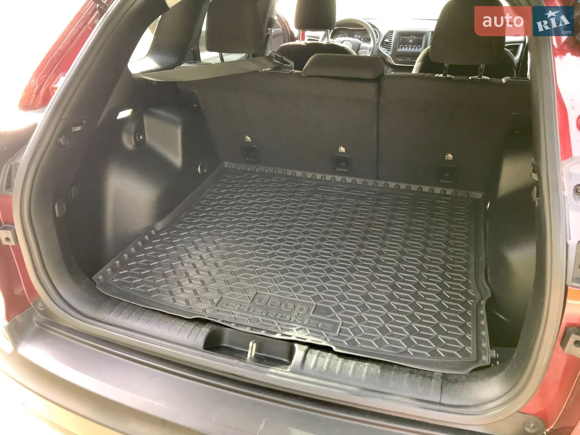 Jeep Cherokee 2018 VIN 1C4PJLCB2KD187361 фото оголошення 23 з 32