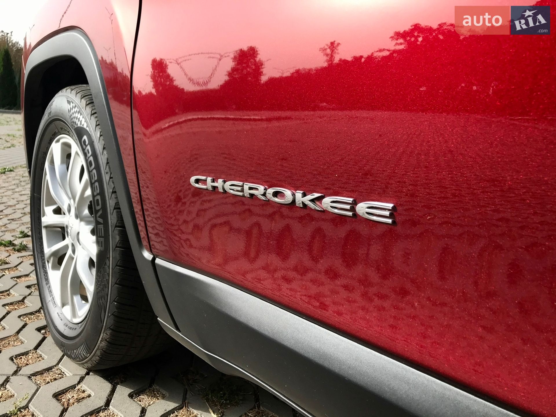 Jeep Cherokee 2018 VIN 1C4PJLCB2KD187361 фото оголошення 30 з 32