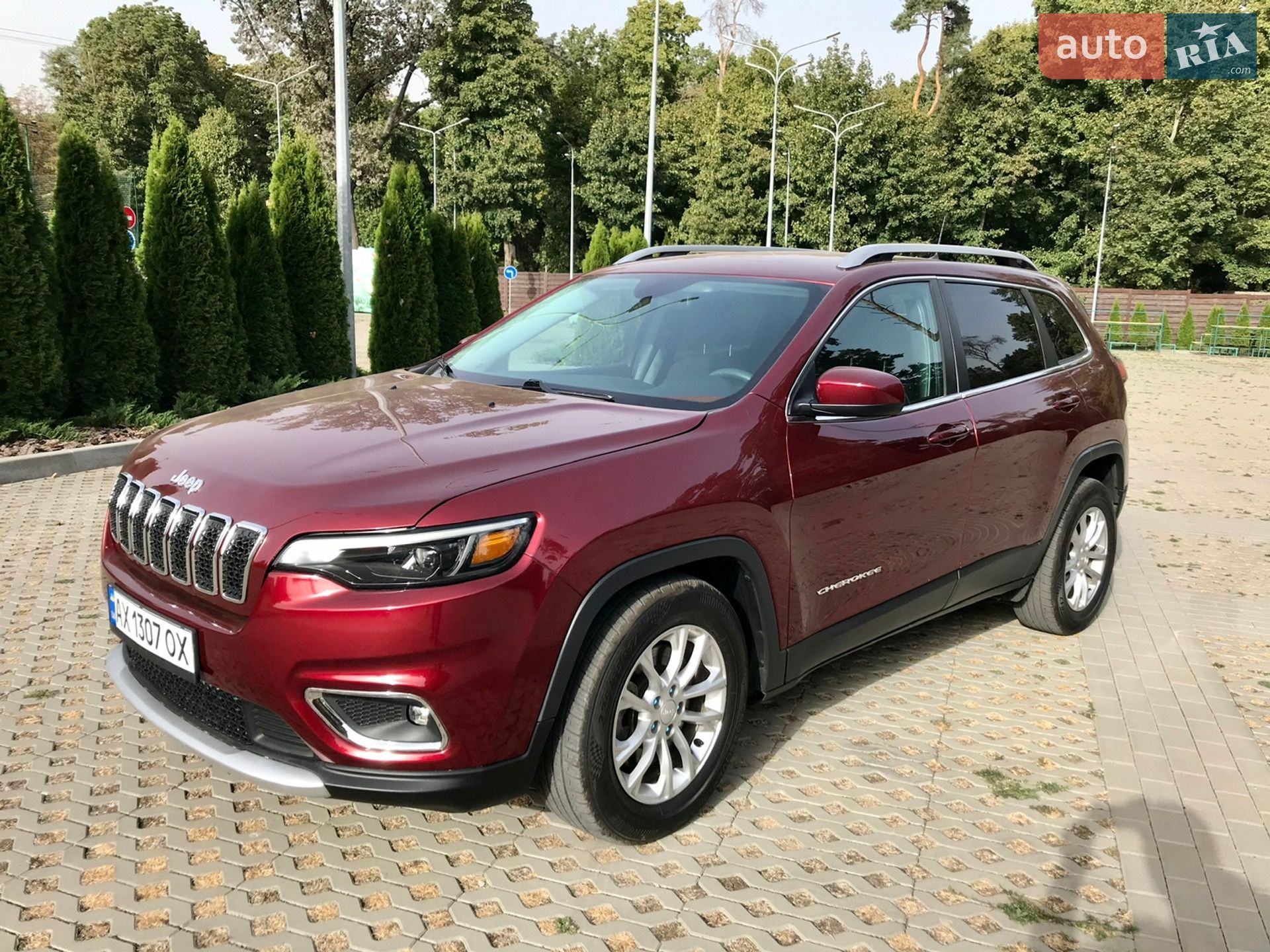 Jeep Cherokee 2018 VIN 1C4PJLCB2KD187361 фото оголошення 14 з 32