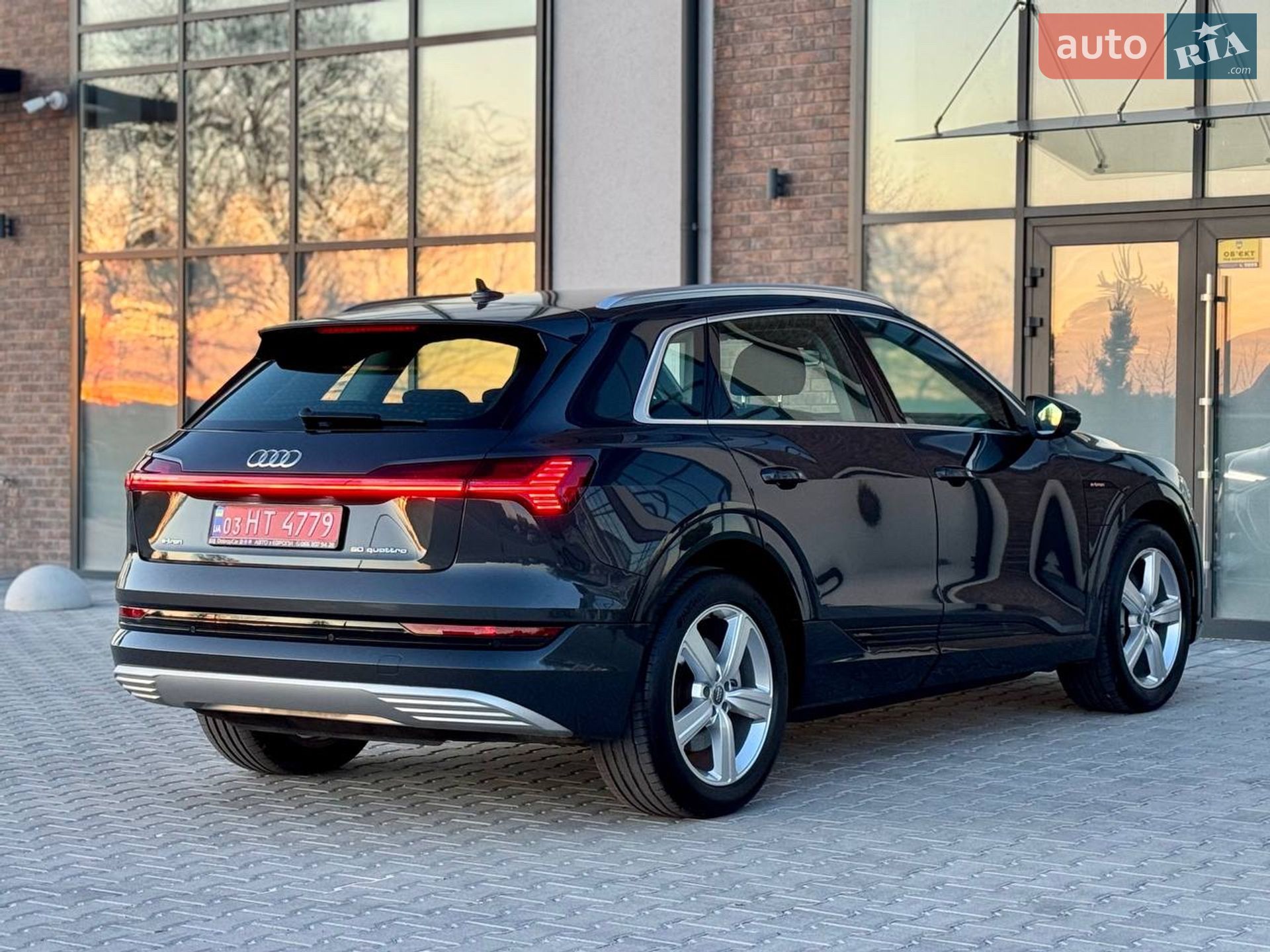 Audi e-tron 2020 VIN WAUZZZGE4LB014265 фото оголошення 2 з 31