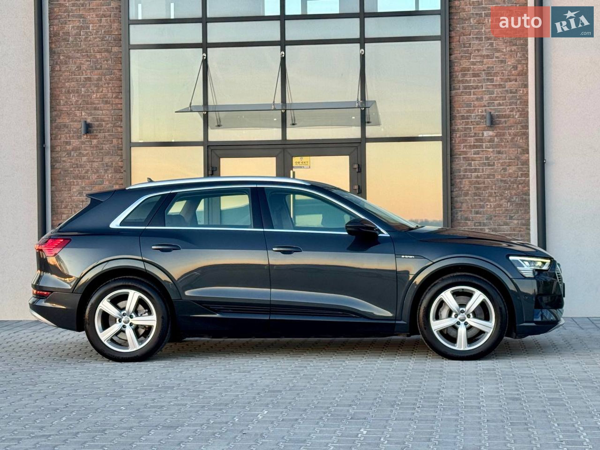 Audi e-tron 2020 VIN WAUZZZGE4LB014265 фото оголошення 3 з 31