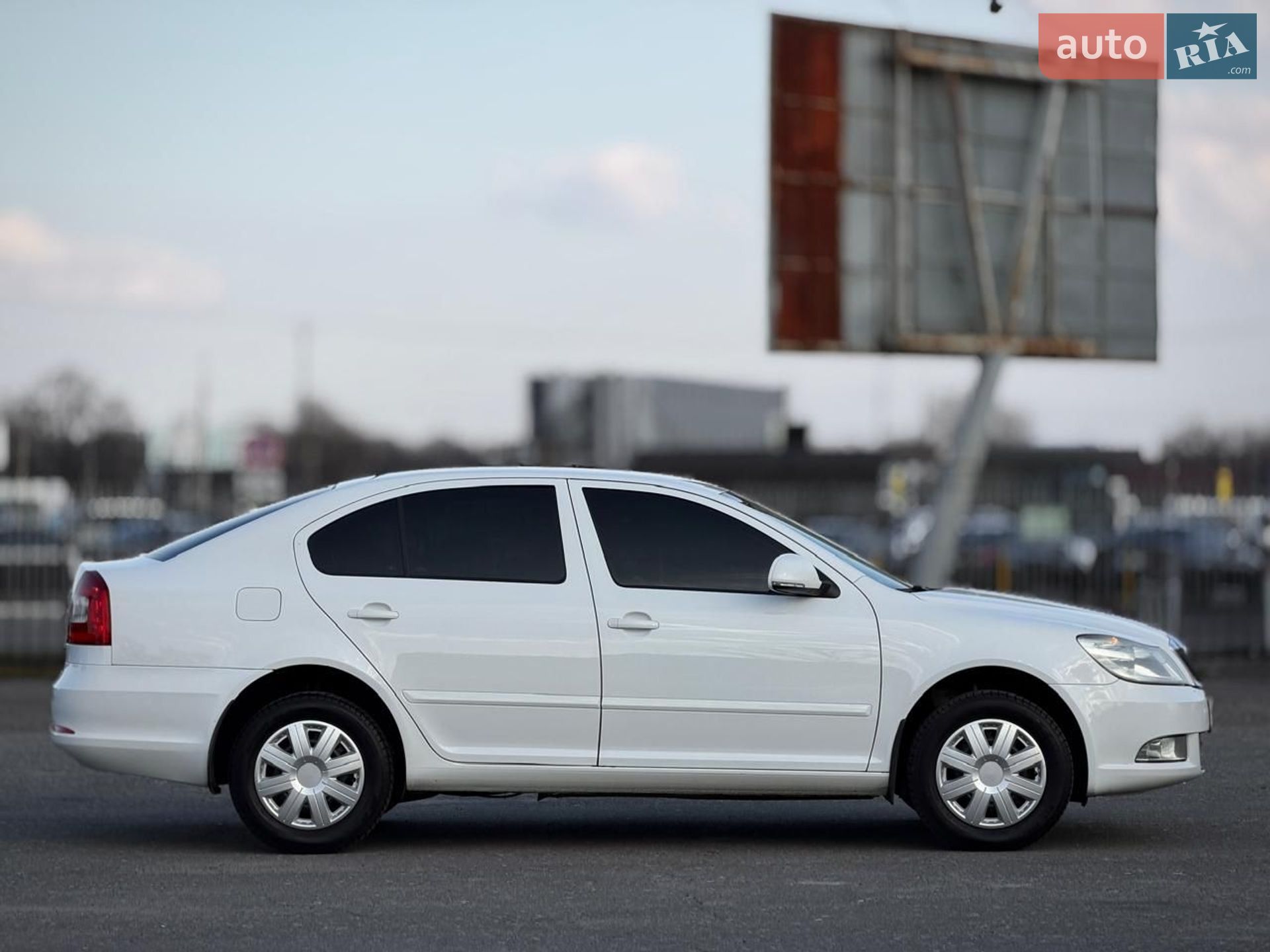 Skoda Octavia 2011 VIN TMBBA41Z2BB154937 фото оголошення 4 з 60