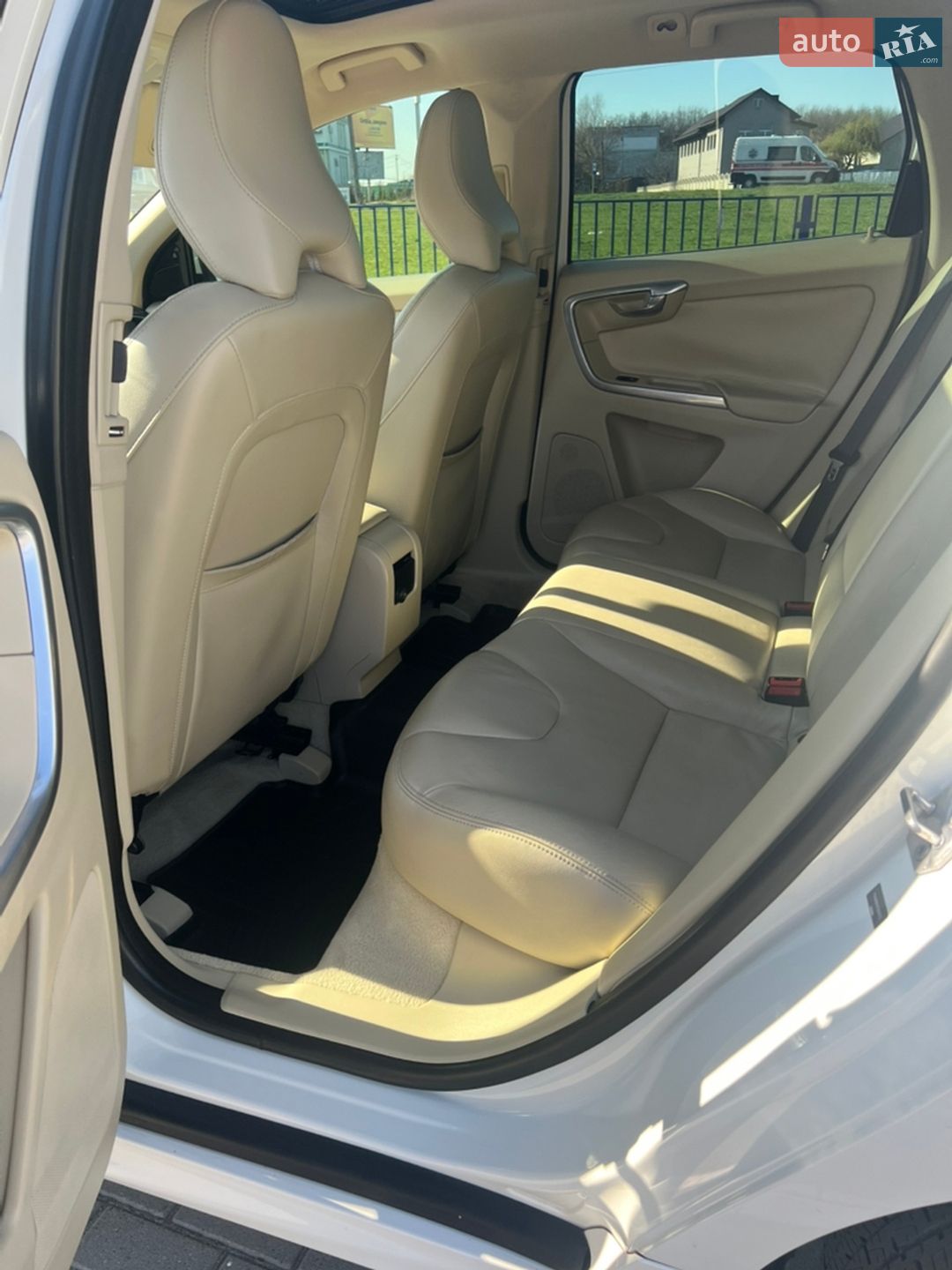 Volvo XC60 2014 VIN YV440MDKXF2678723 фото оголошення 24 з 40