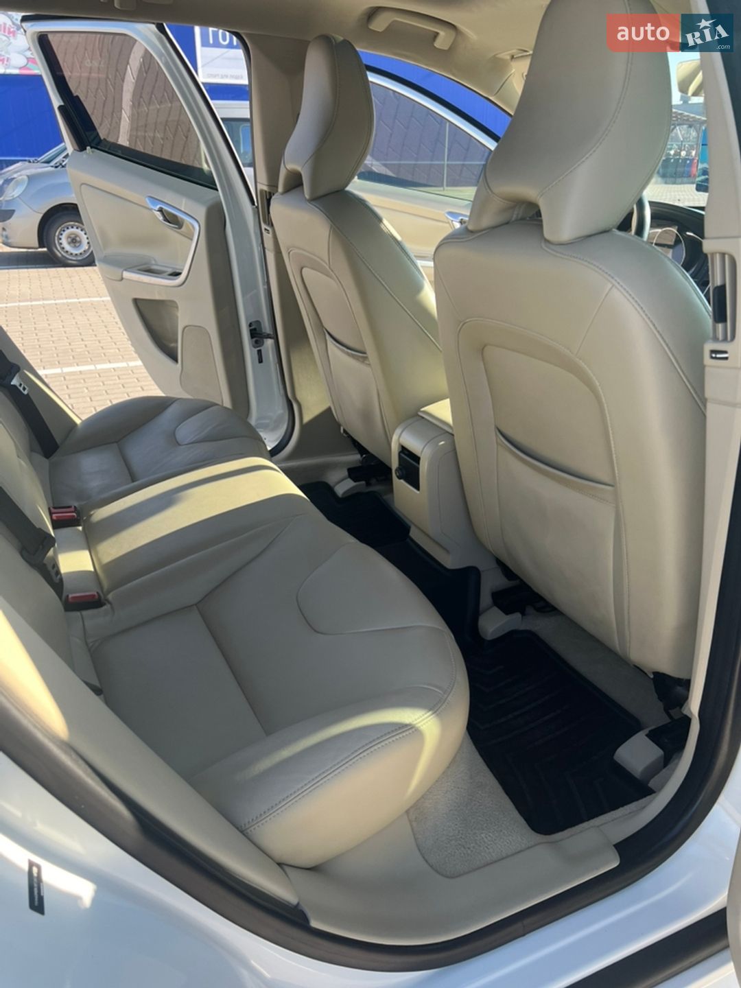 Volvo XC60 2014 VIN YV440MDKXF2678723 фото оголошення 32 з 40