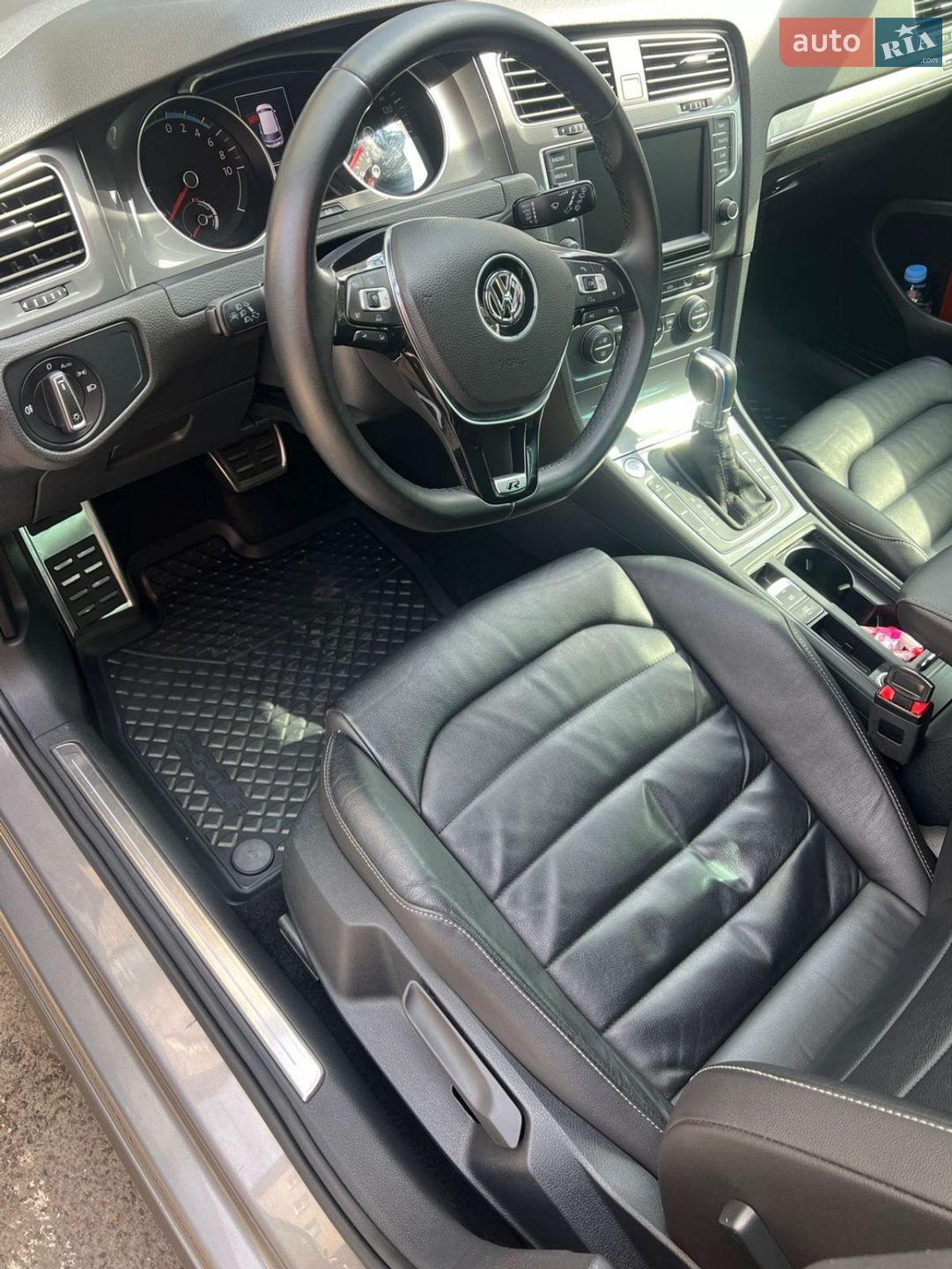 Volkswagen e-Golf 2015 VIN WVWZZZAUZGW902211 фото оголошення 6 з 21